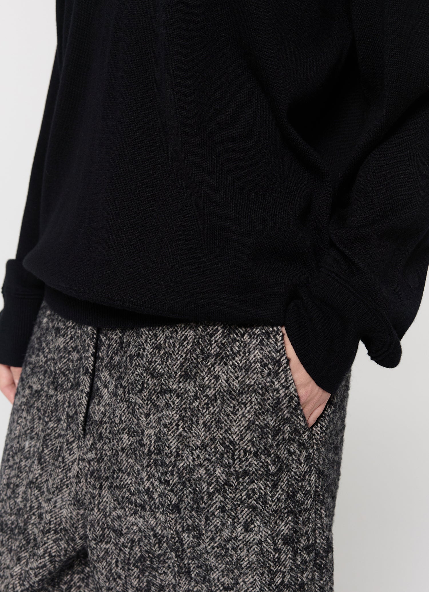 LOOSE V-NECK KNIT