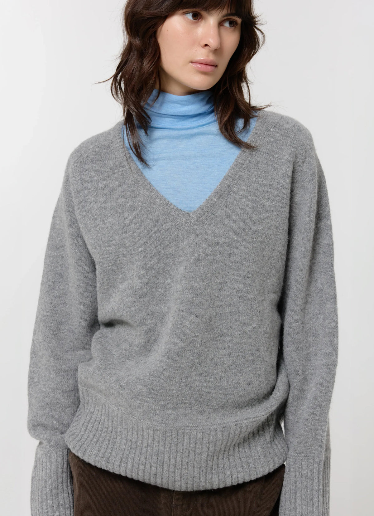 26FW WOOL V-NECK SWEATER