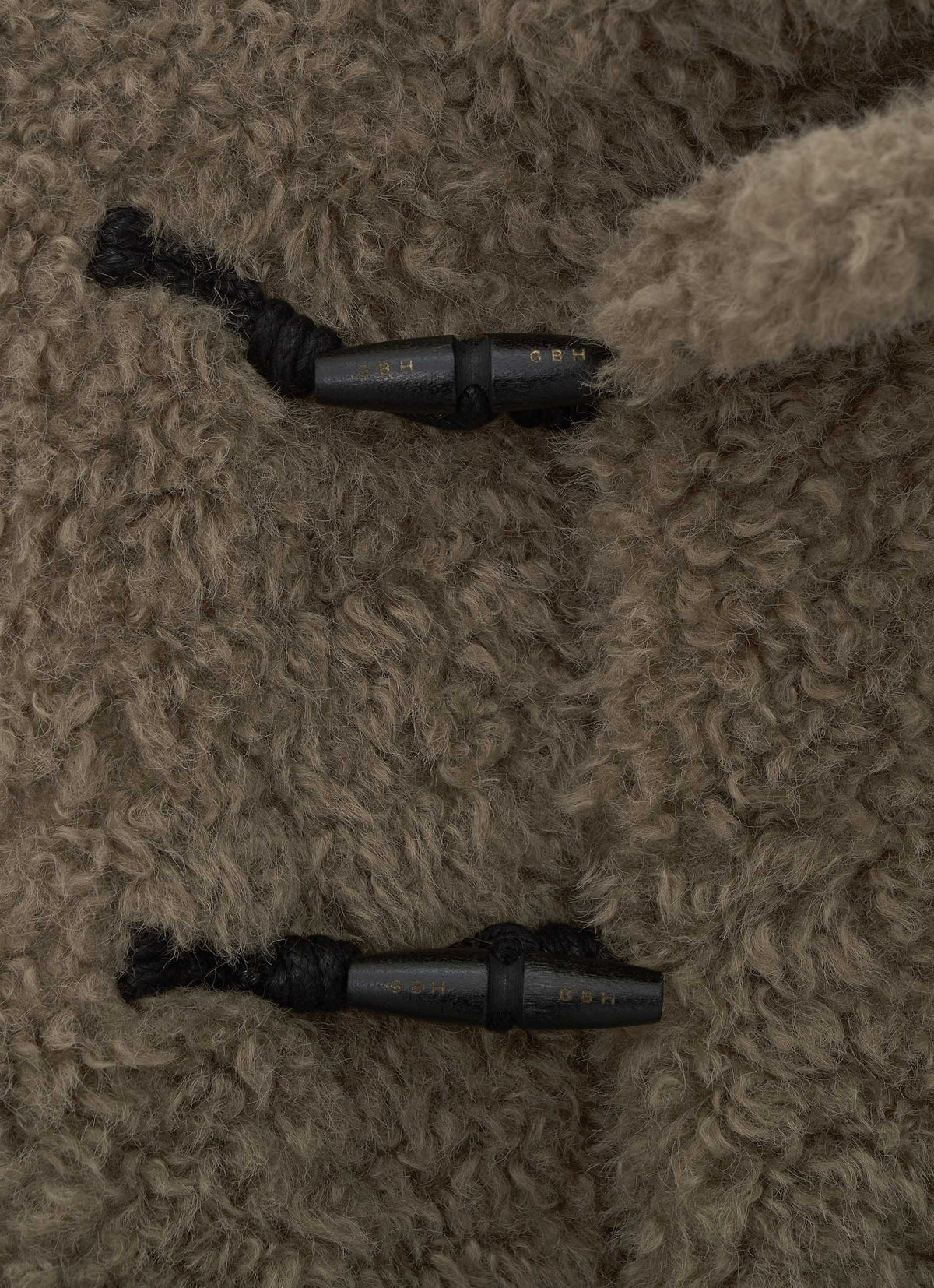 26FW HIGH-NECK TOGGLE FUR COAT