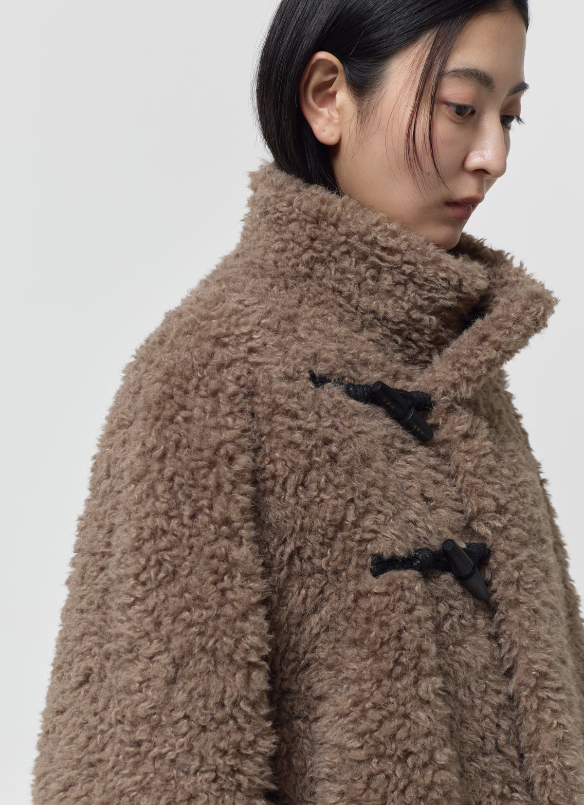 26FW HIGH-NECK TOGGLE FUR COAT