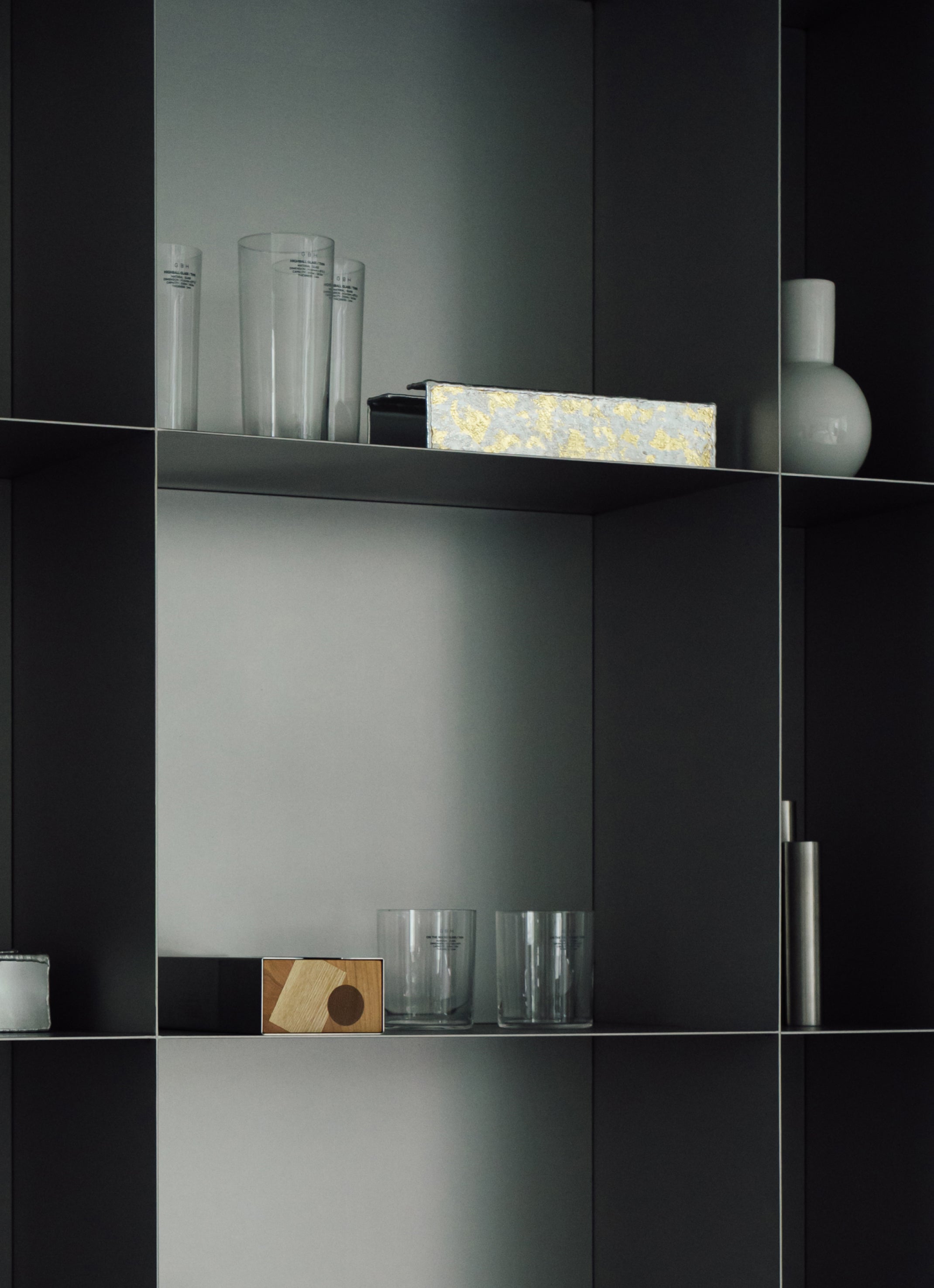 GBH x Yunyeodong ALUMINUM STEEL TISSUE CASE / MATT SILVER, GOLD