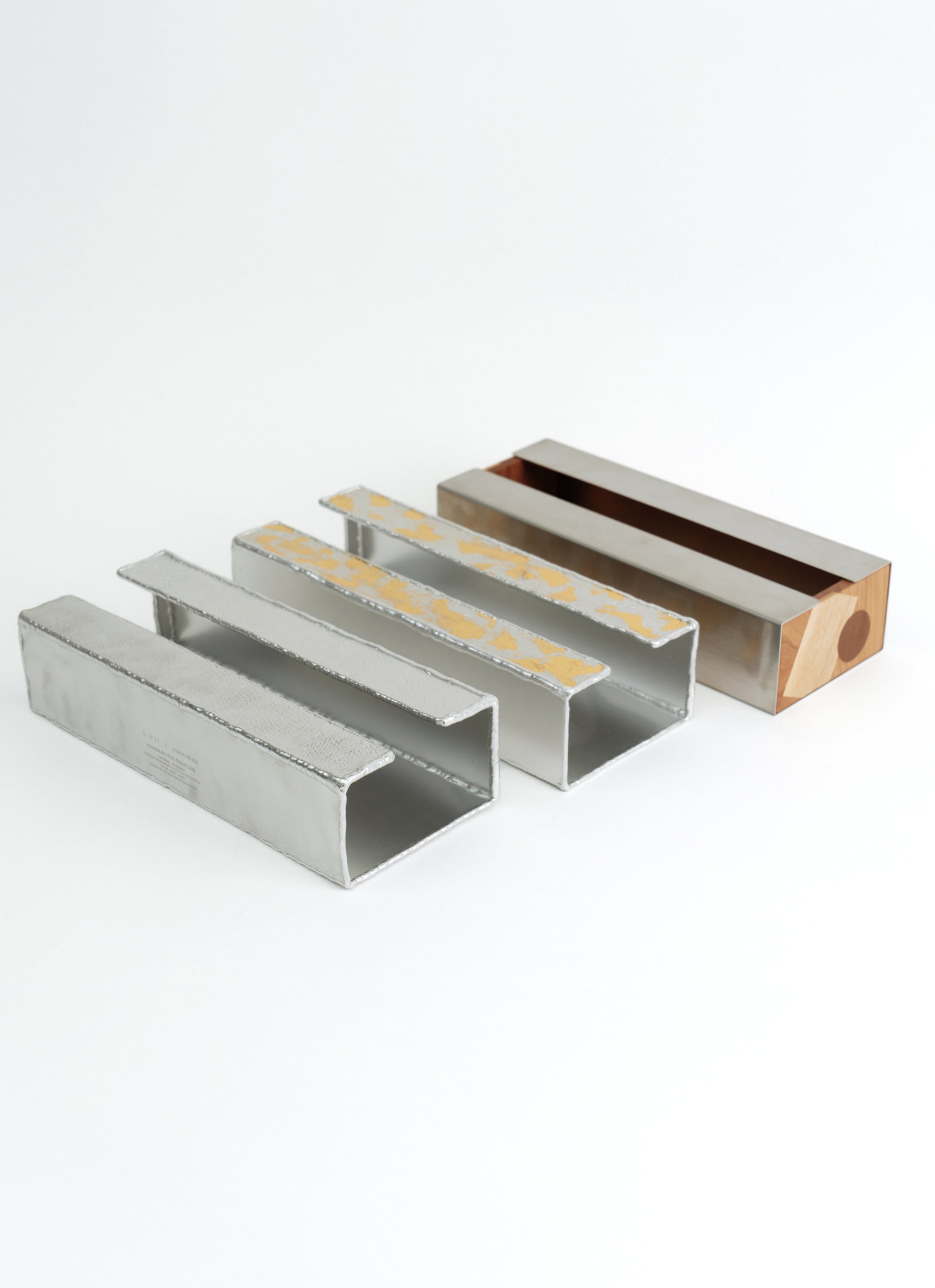 GBH x Yunyeodong ALUMINUM STEEL TISSUE CASE / MATT SILVER, GOLD