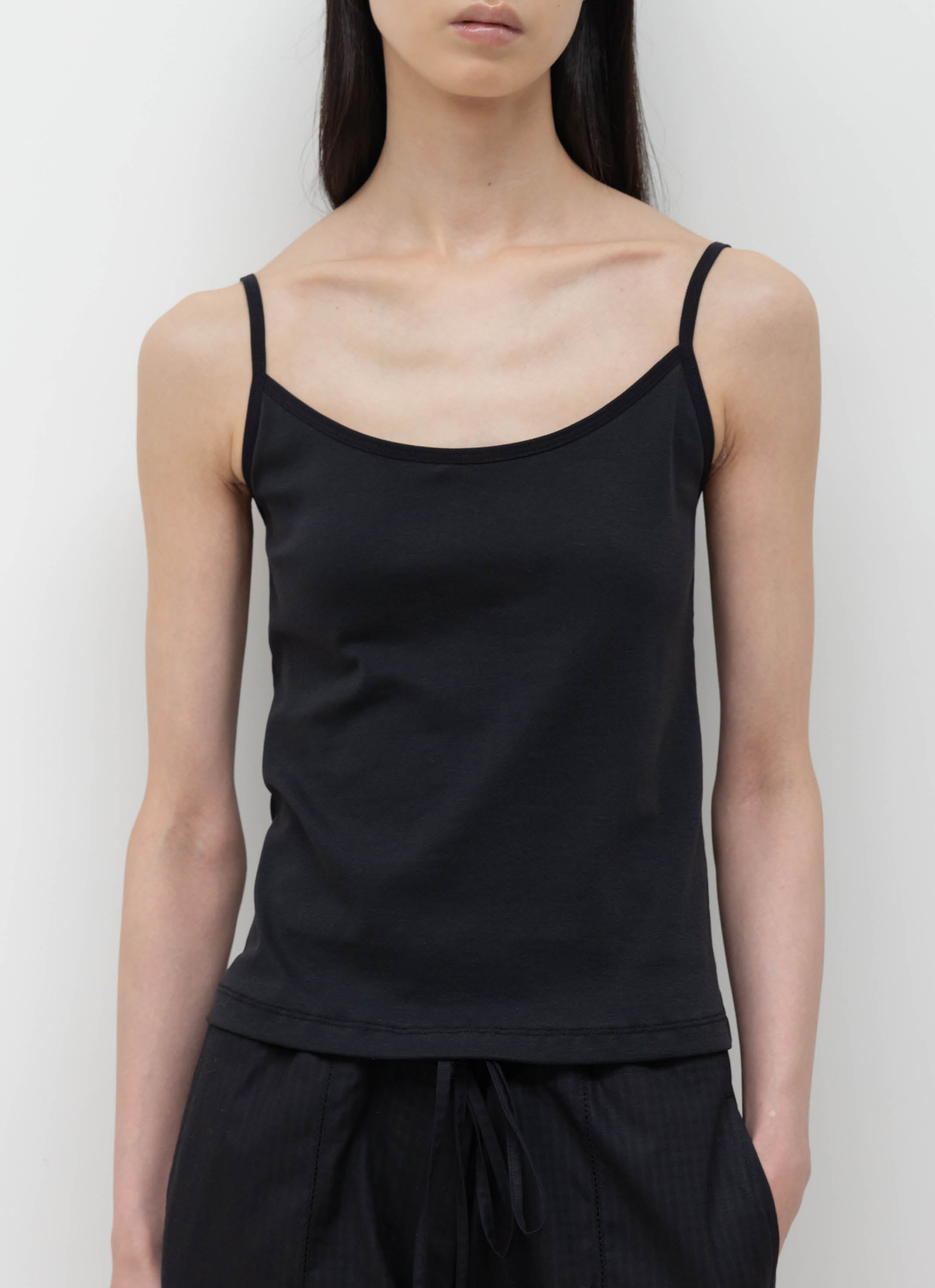 SLIM FIT BASIC SLEEVELESS