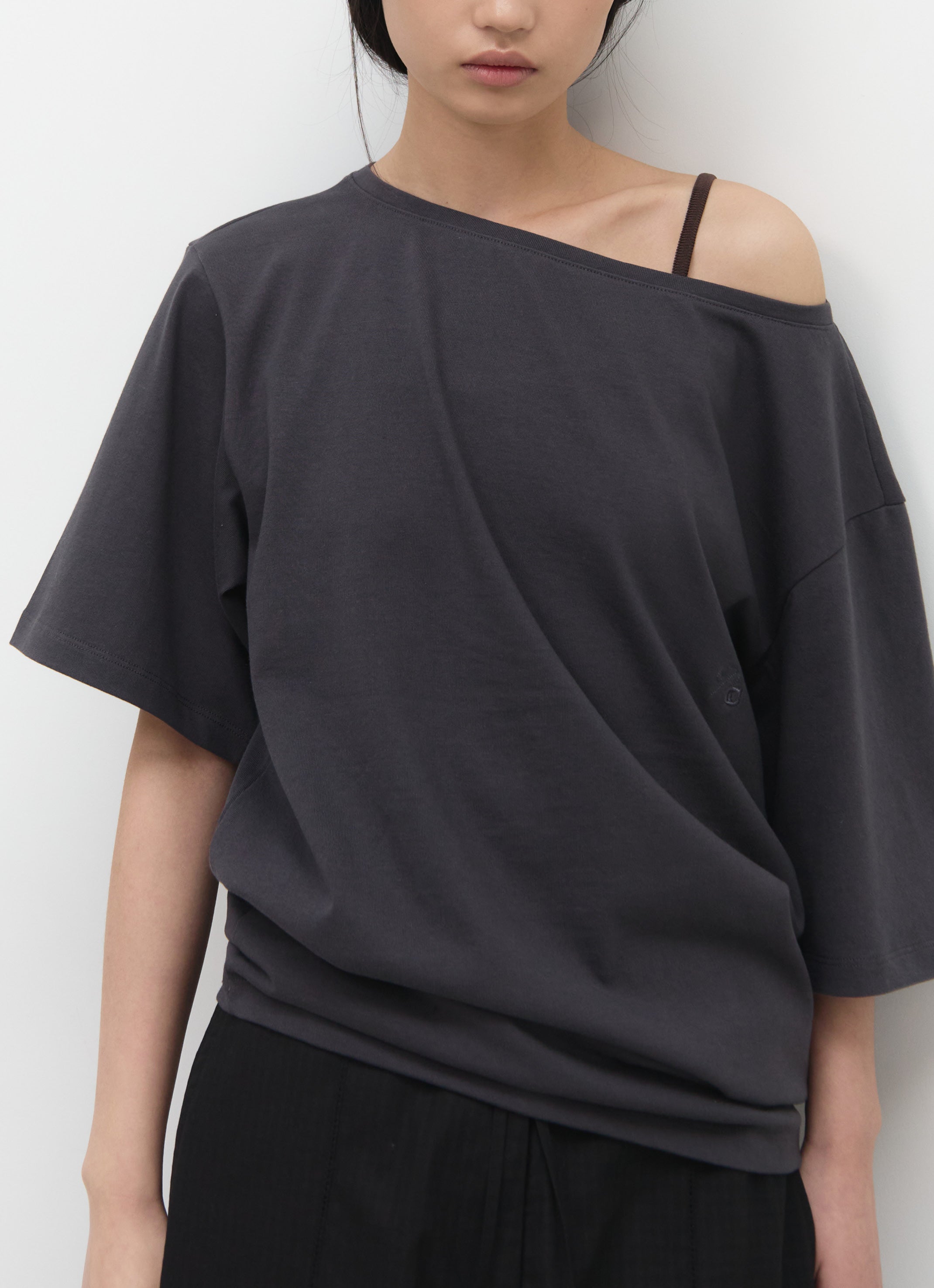UNBALANCE OFF SHOULDER TOP