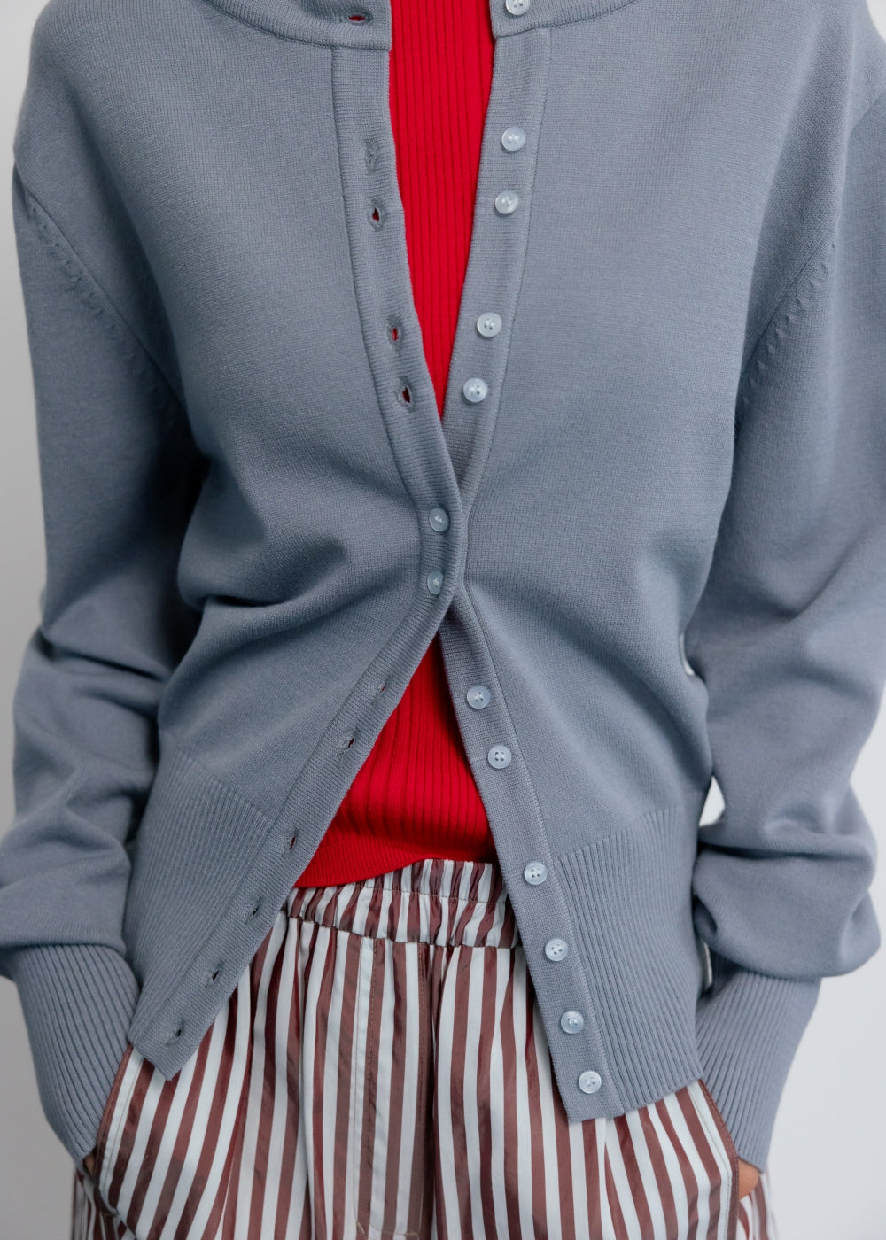 upload_20250124_APA3CD010ABFF_12_완_BUTTON CARDIGAN_ASH BLUE_7.jpg