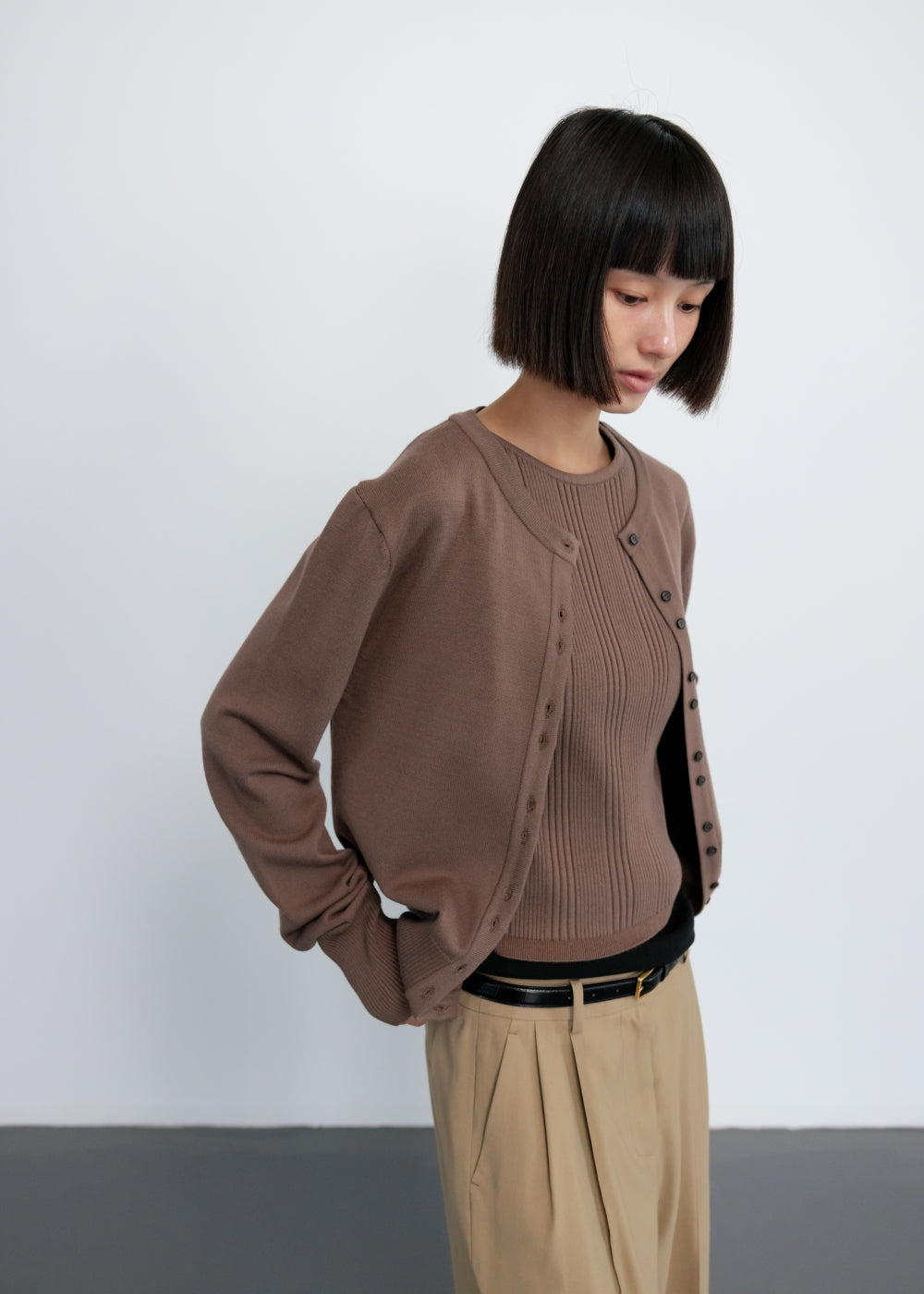 upload_20250124_APA3CD010CCFF_05_완_BUTTON CARDIGAN_COCOA_1.jpg