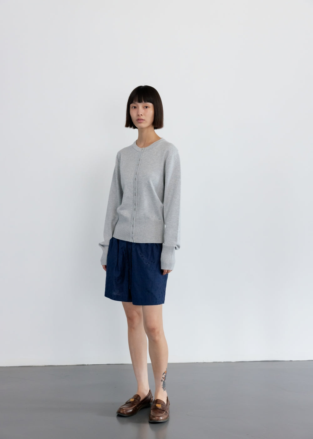 upload_20250124_APA3CD010CGFF_08_완_BUTTON CARDIGAN_COOL GREY_3.jpg