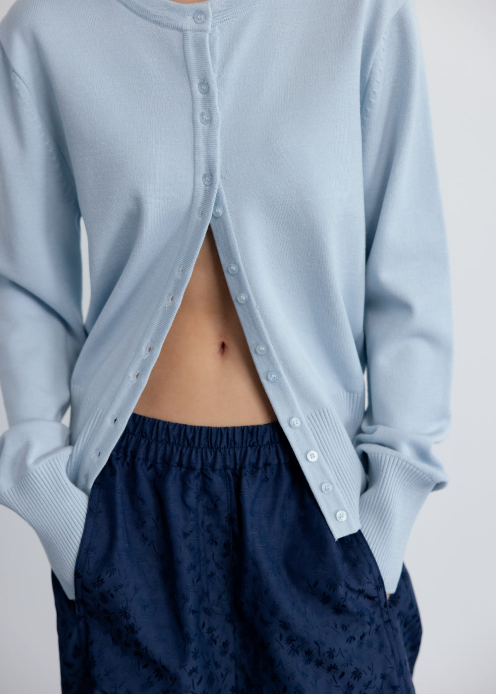 upload_20250124_APA3CD010LBFF_10_완_BUTTON CARDIGAN_LIGHT BLUE_5.jpg