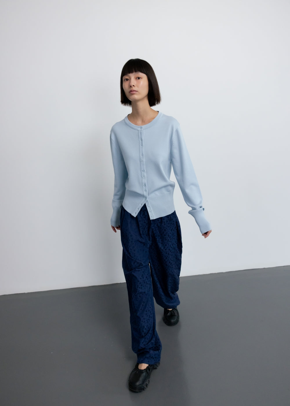 upload_20250124_APA3CD010LBFF_14_완_BUTTON CARDIGAN_LIGHT BLUE_10.jpg