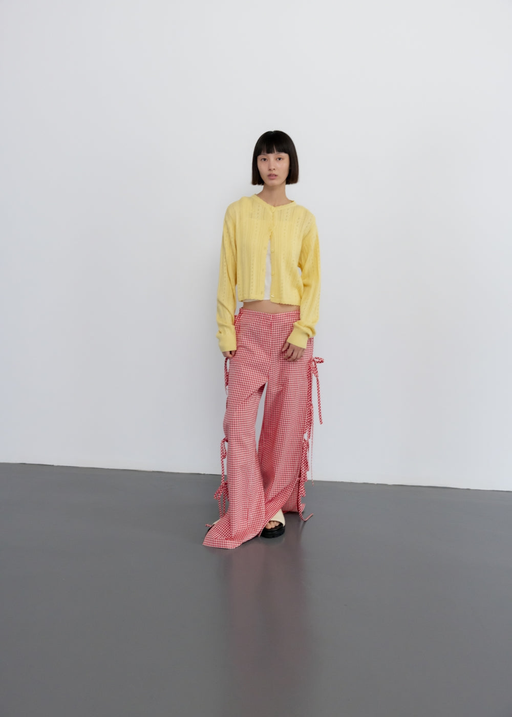 upload_20250124_APB1CD040YEFF_15_완_SCALLOPED CARDIGAN_YELLOW_9.jpg