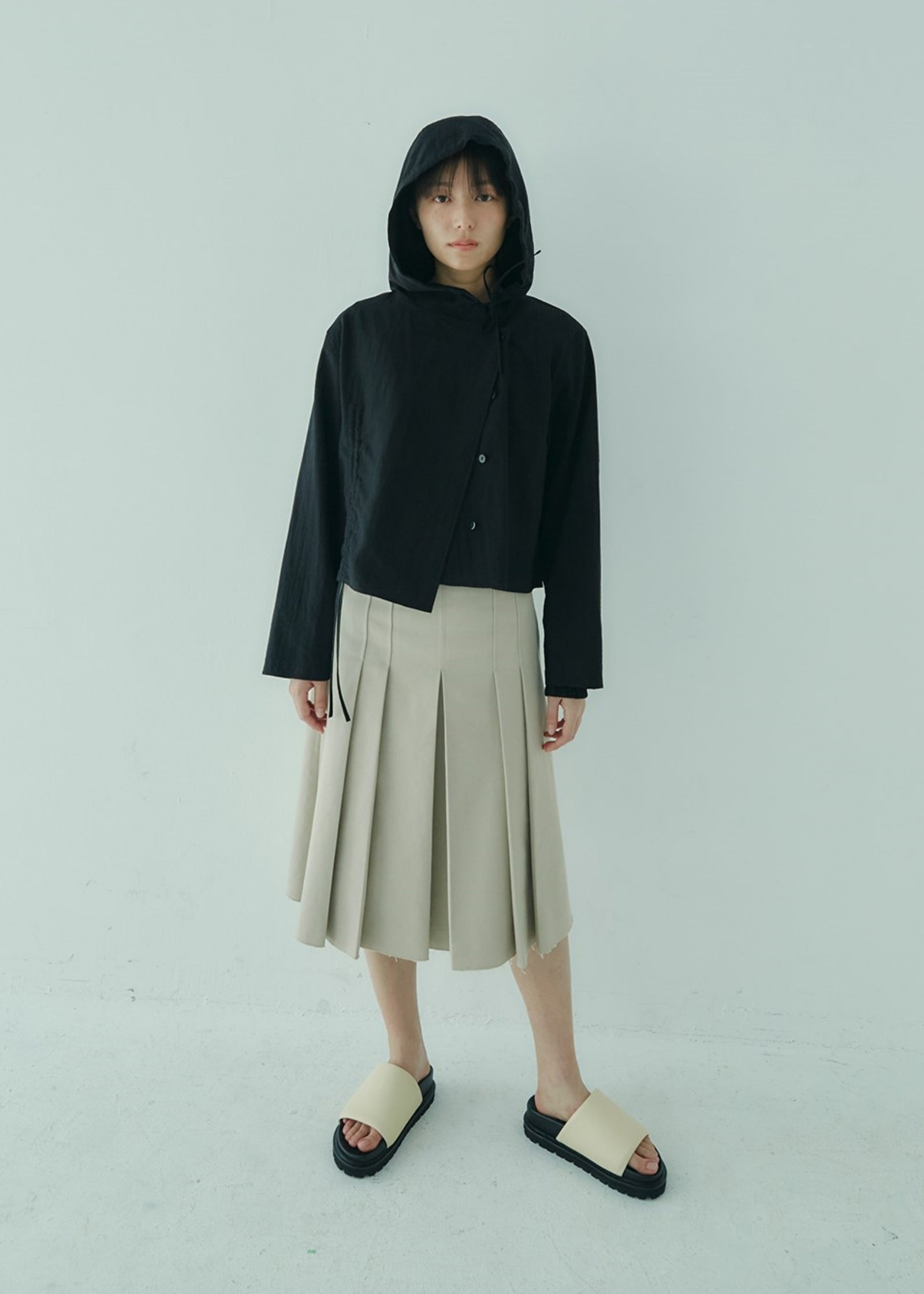 RAW CUT MIDI PLEATS SKIRT