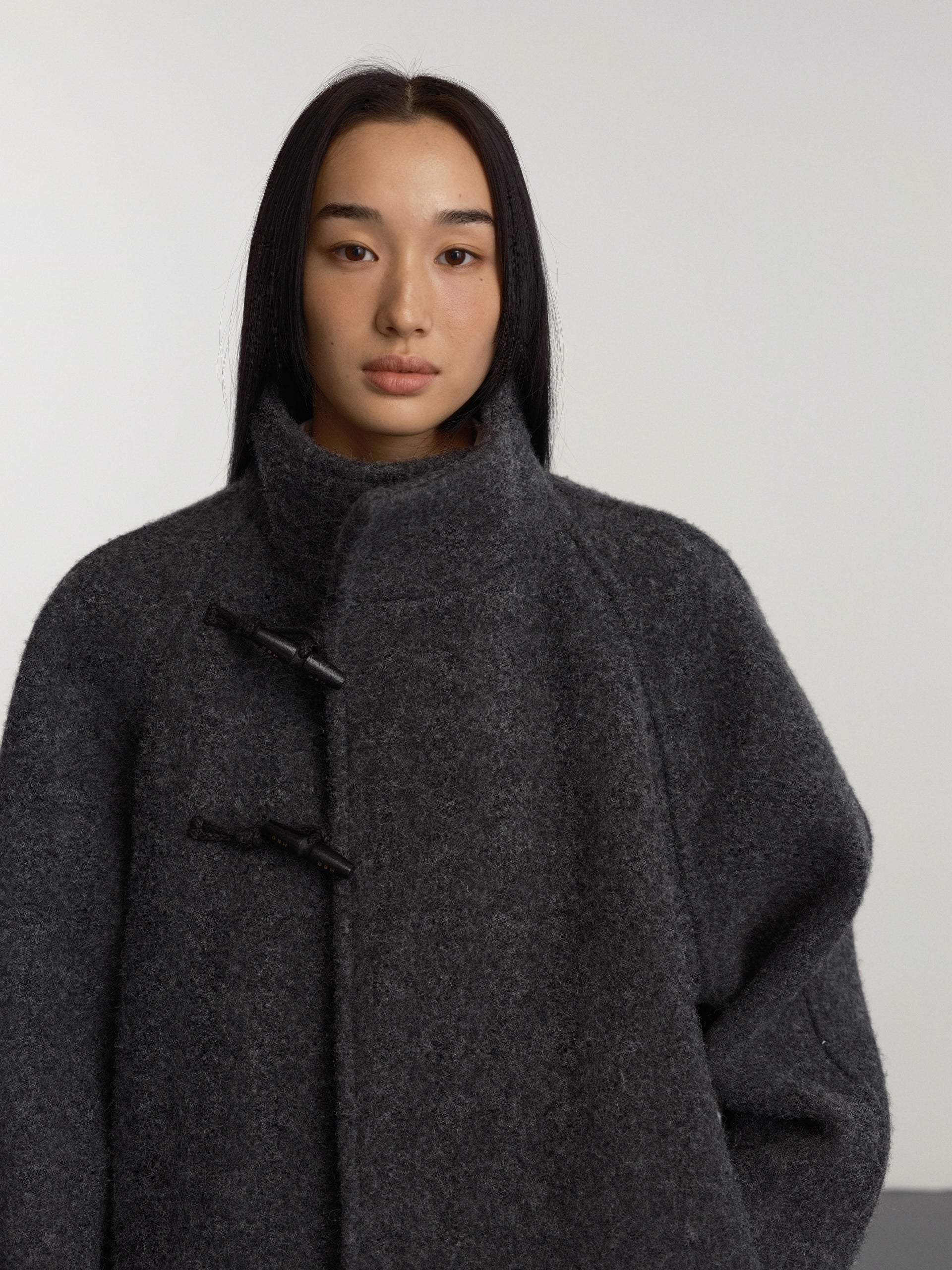 HIGH-NECK TOGGLE COAT