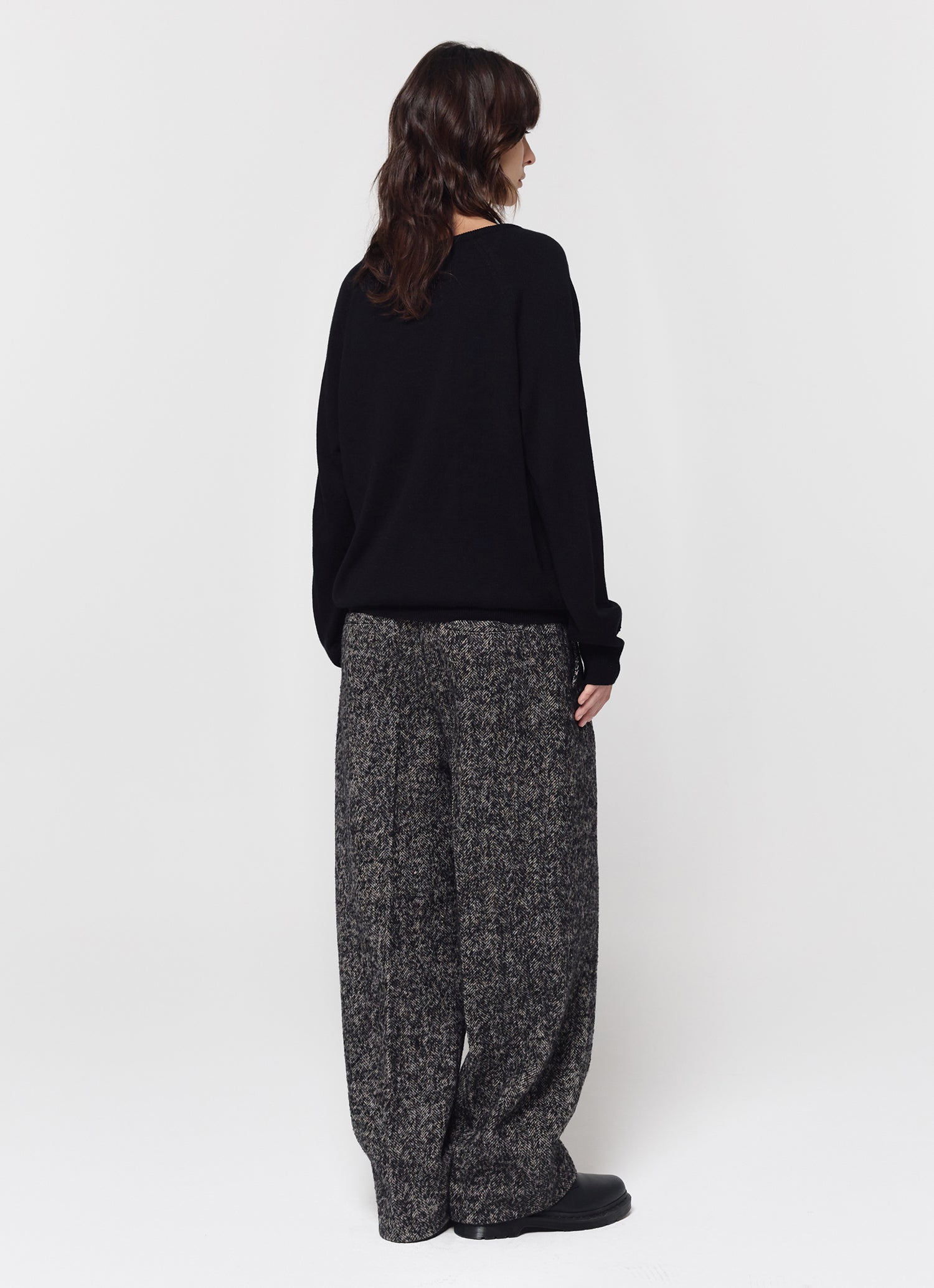 LOOSE V-NECK KNIT