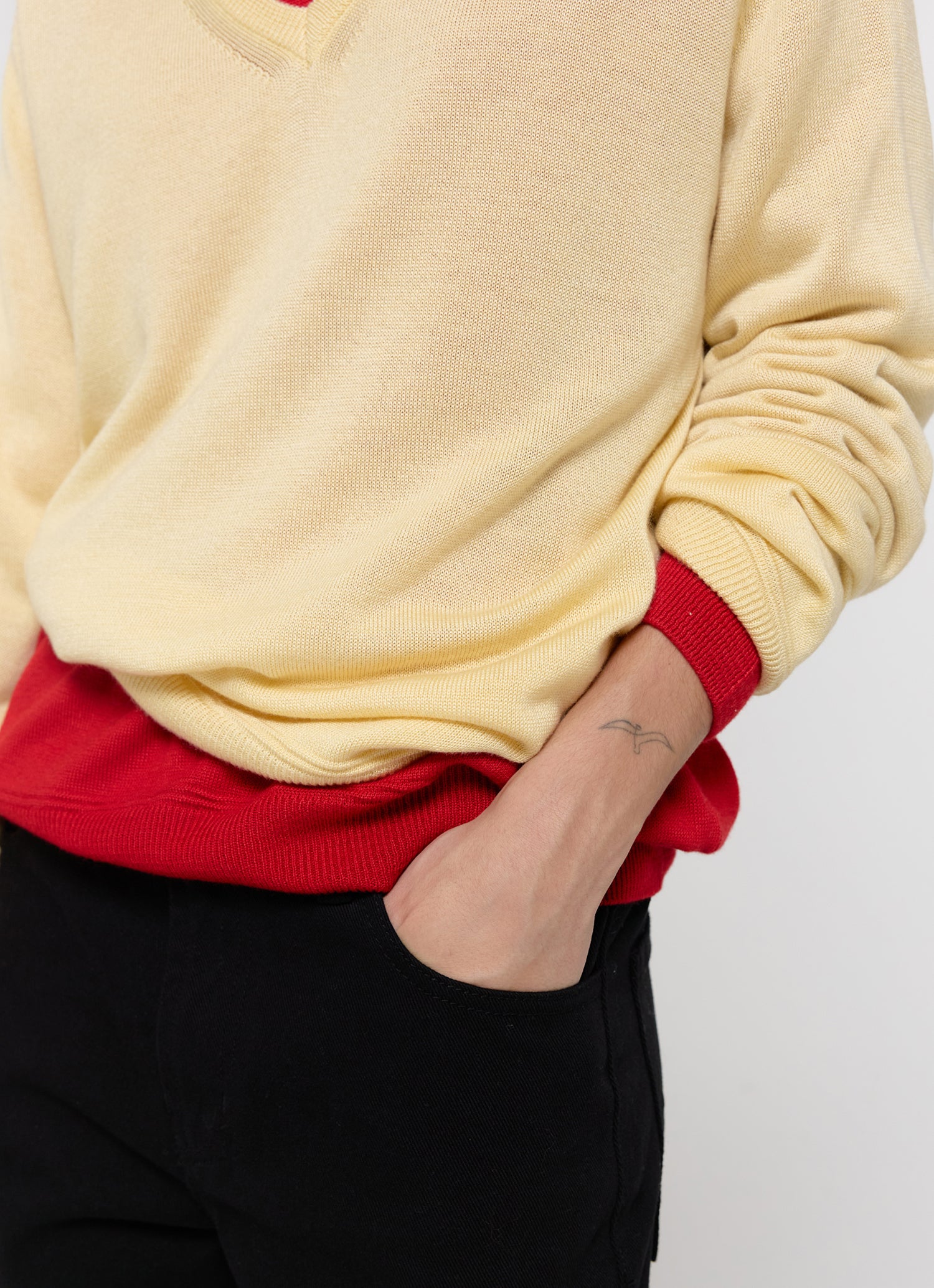 LOOSE V-NECK KNIT
