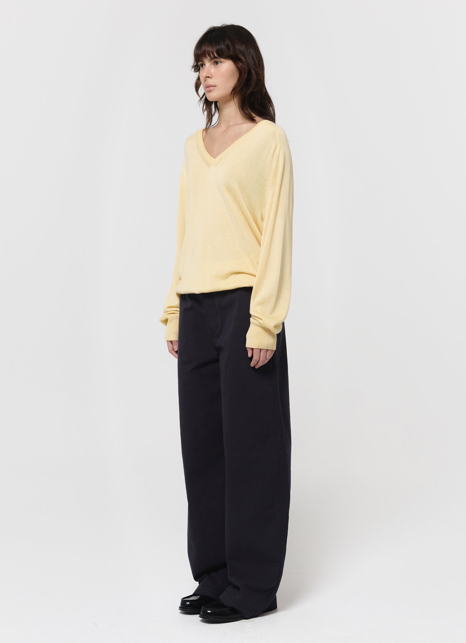LOOSE V-NECK KNIT