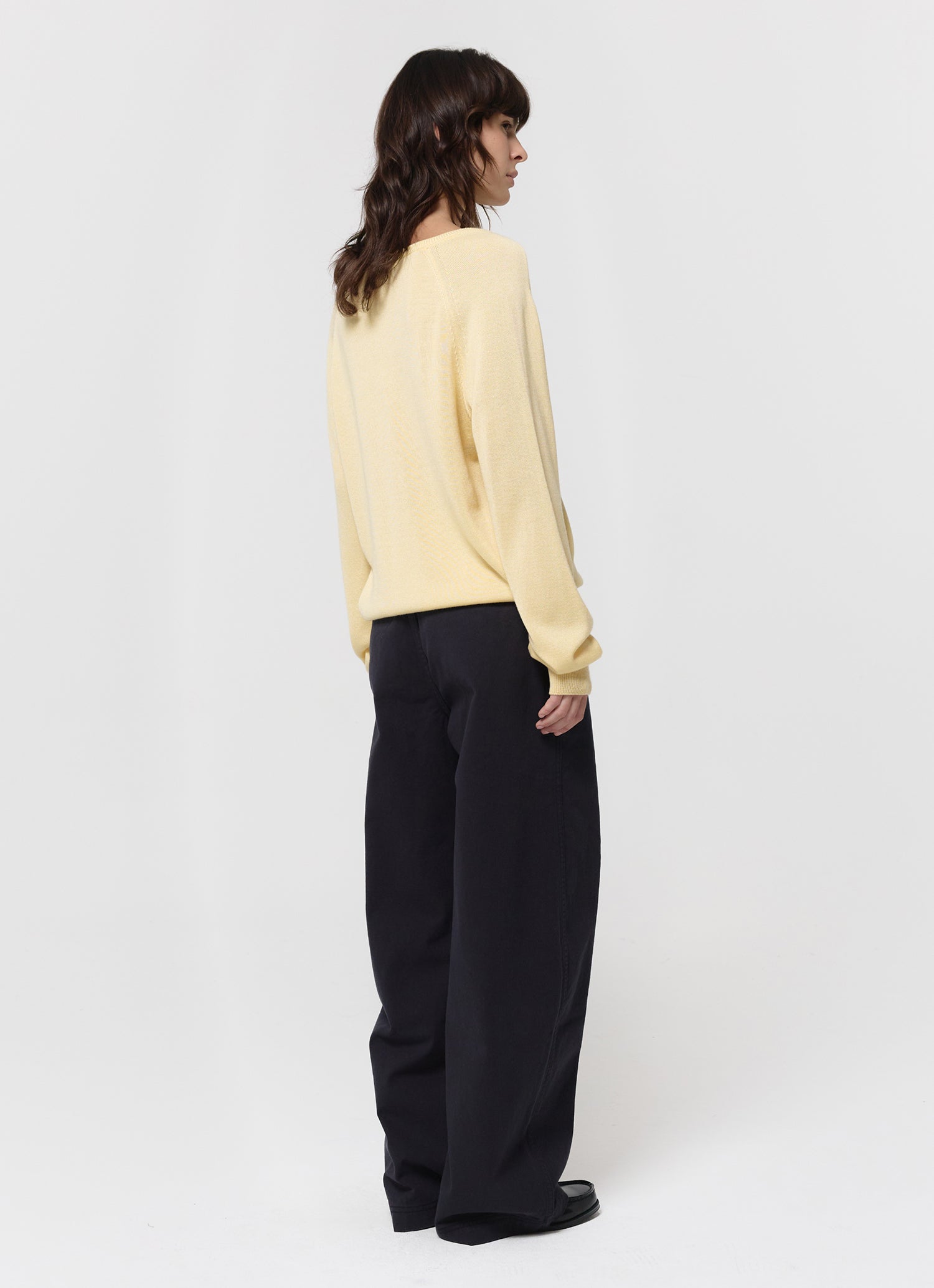 LOOSE V-NECK KNIT
