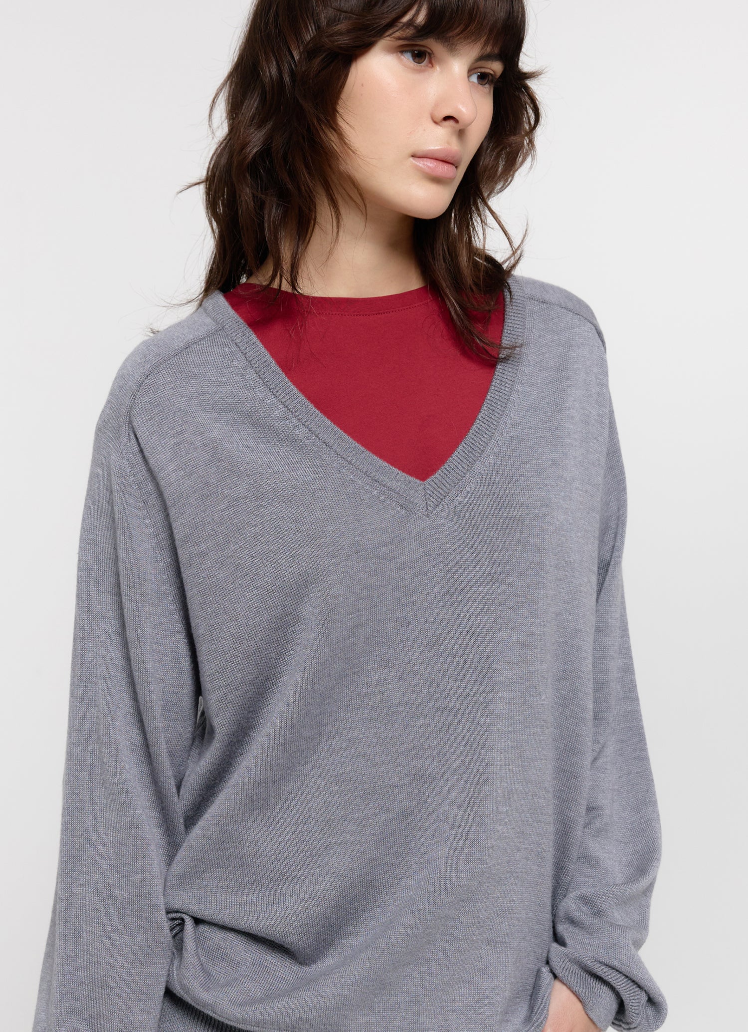 LOOSE V-NECK KNIT
