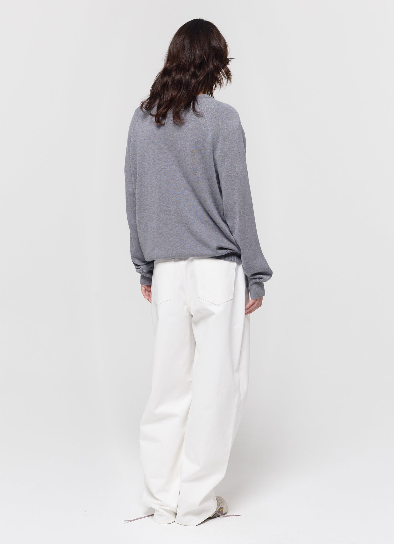 LOOSE V-NECK KNIT