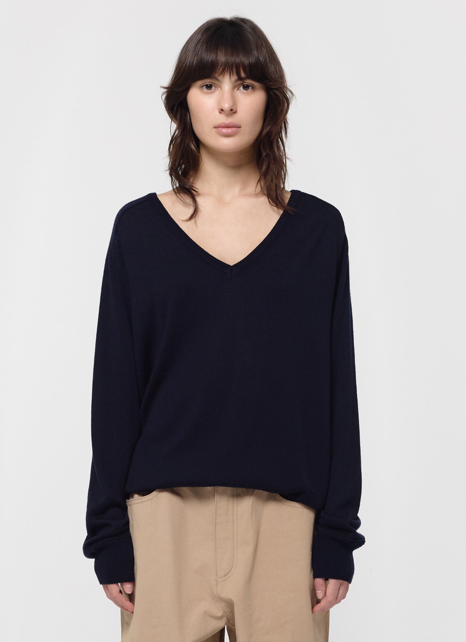 LOOSE V-NECK KNIT