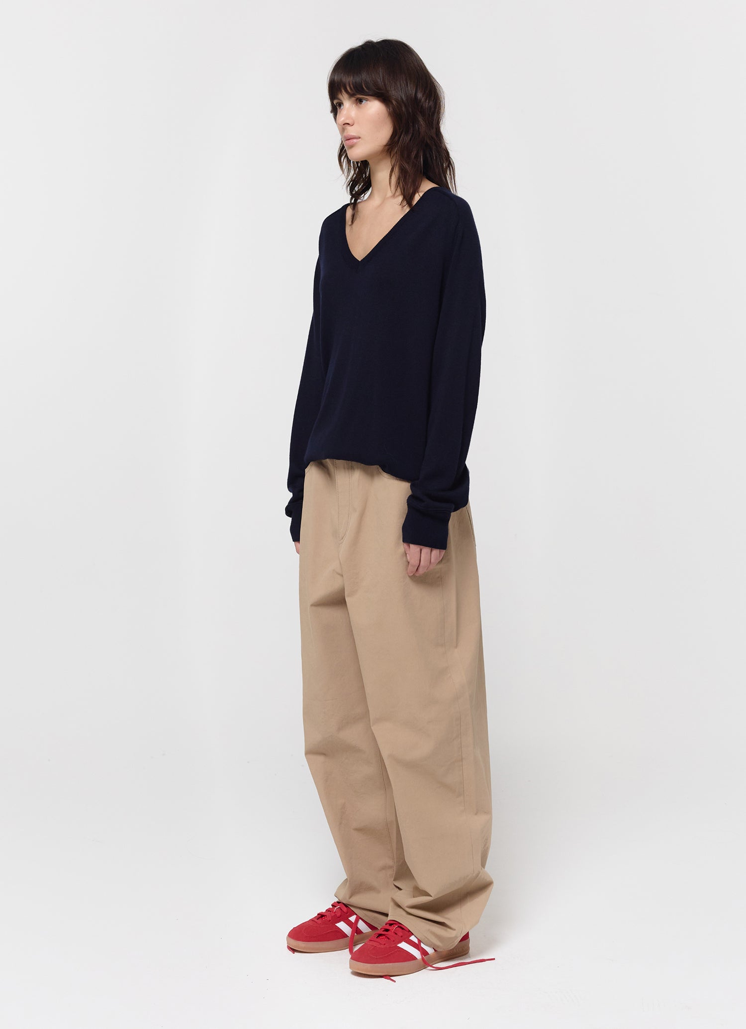 LOOSE V-NECK KNIT