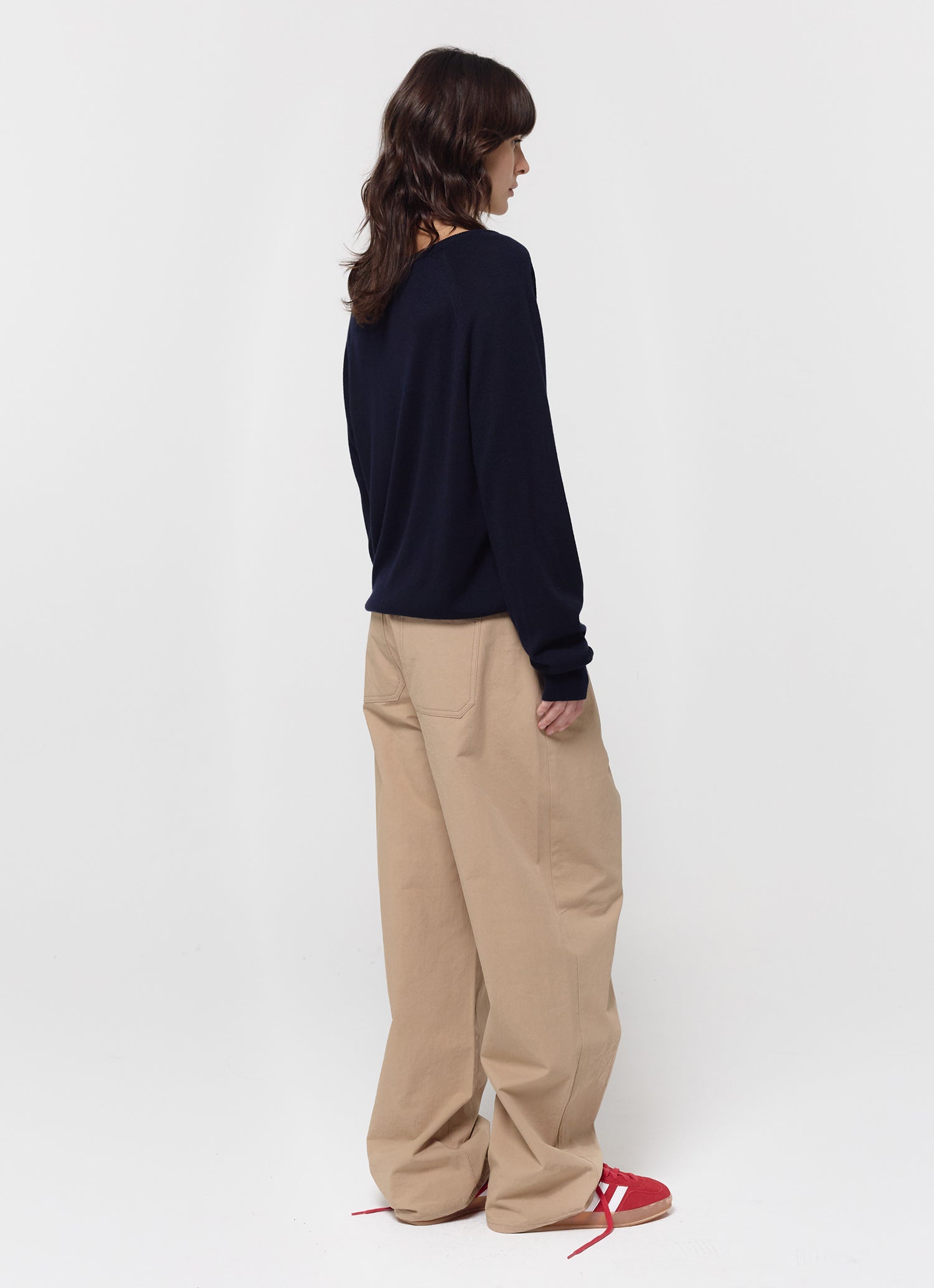 LOOSE V-NECK KNIT