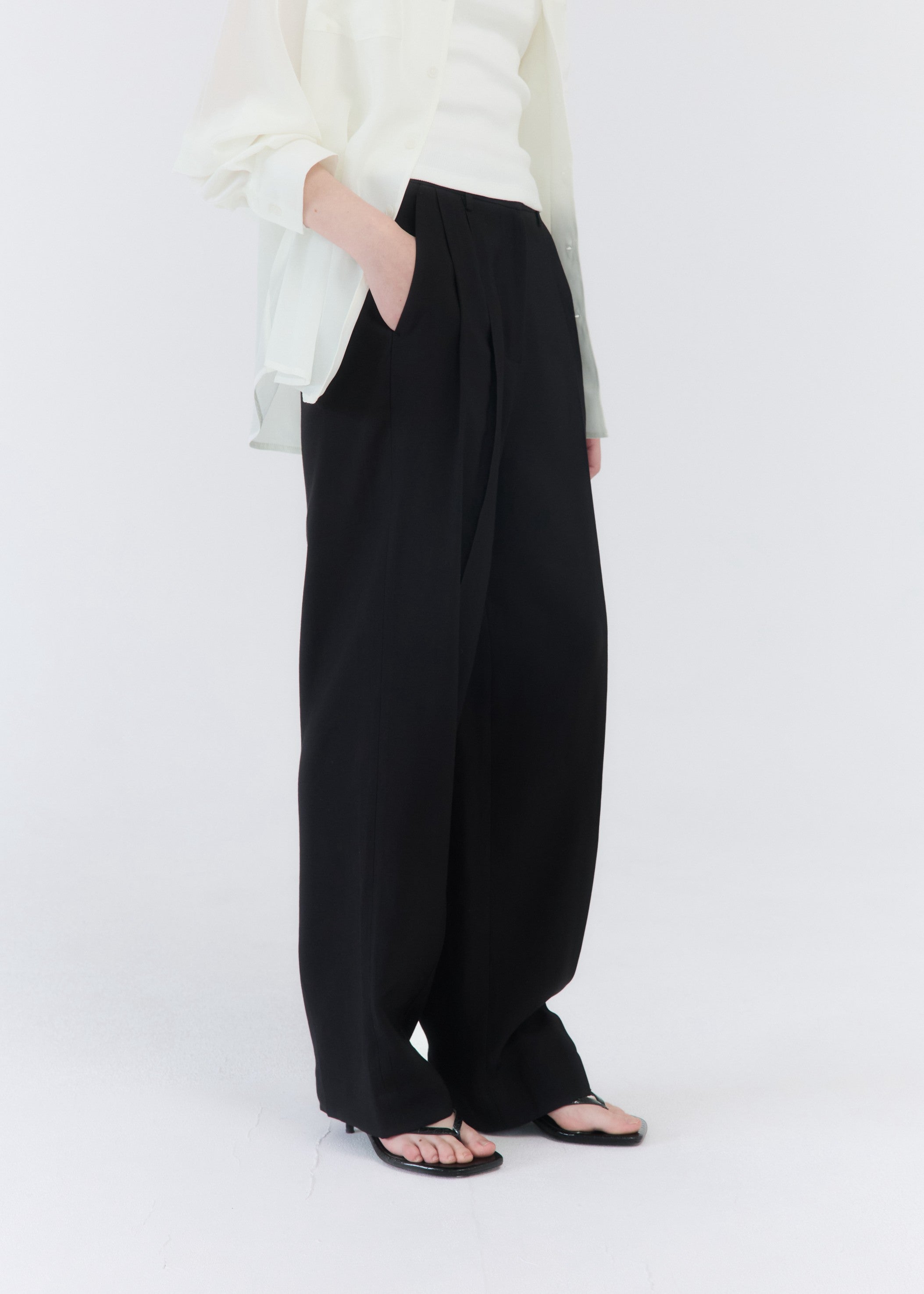 H＞DOUBLE CLOTH WIDE TAPERED PANTS TWO-TUCK WIDE PANTS