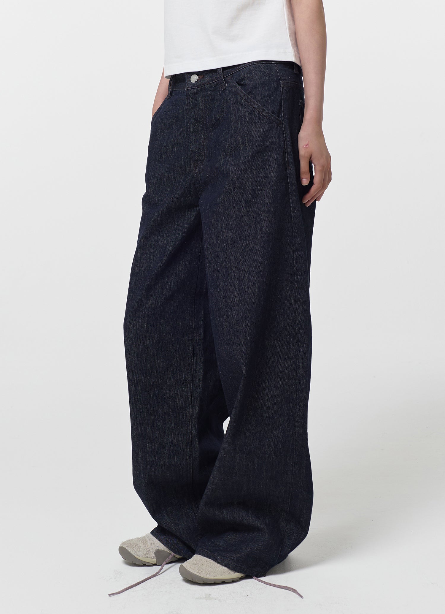 WIDE CINCH-BACK JEAN