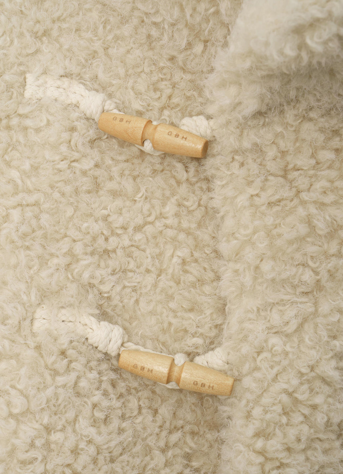 26FW HIGH-NECK TOGGLE FUR COAT