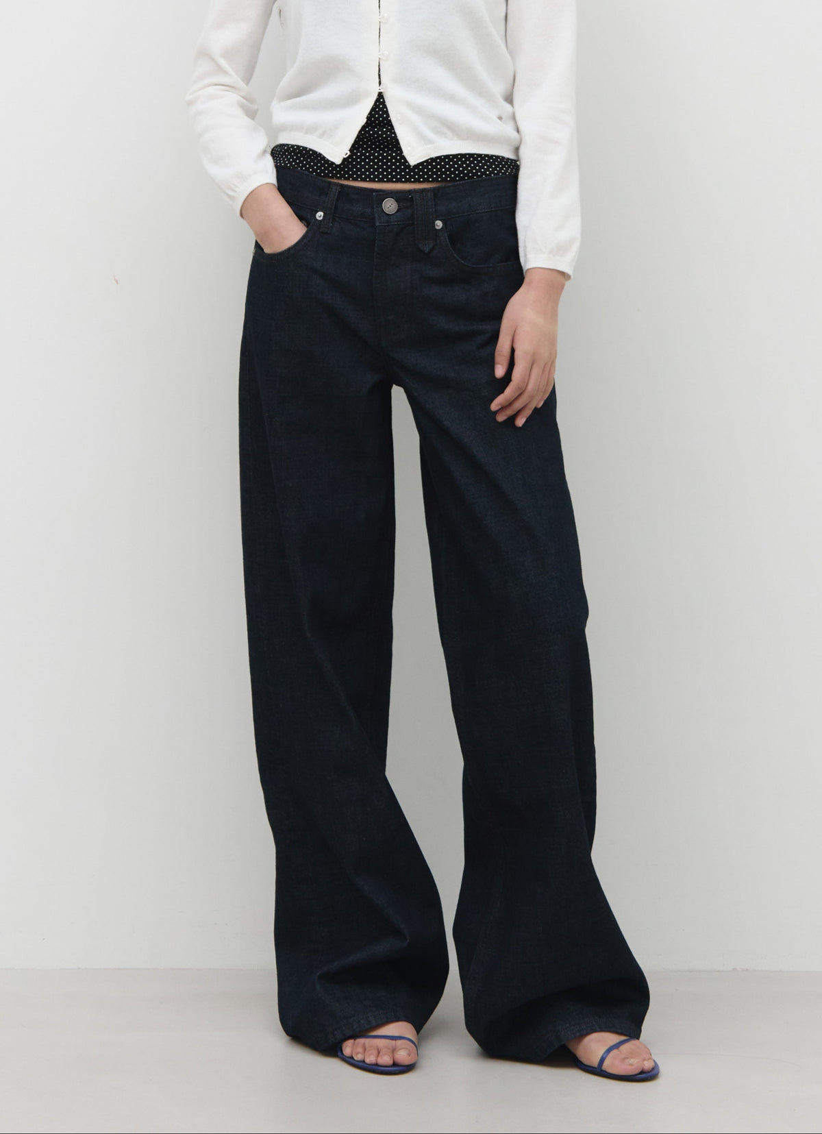 WIDE STRAIGHT FIT JEANS
