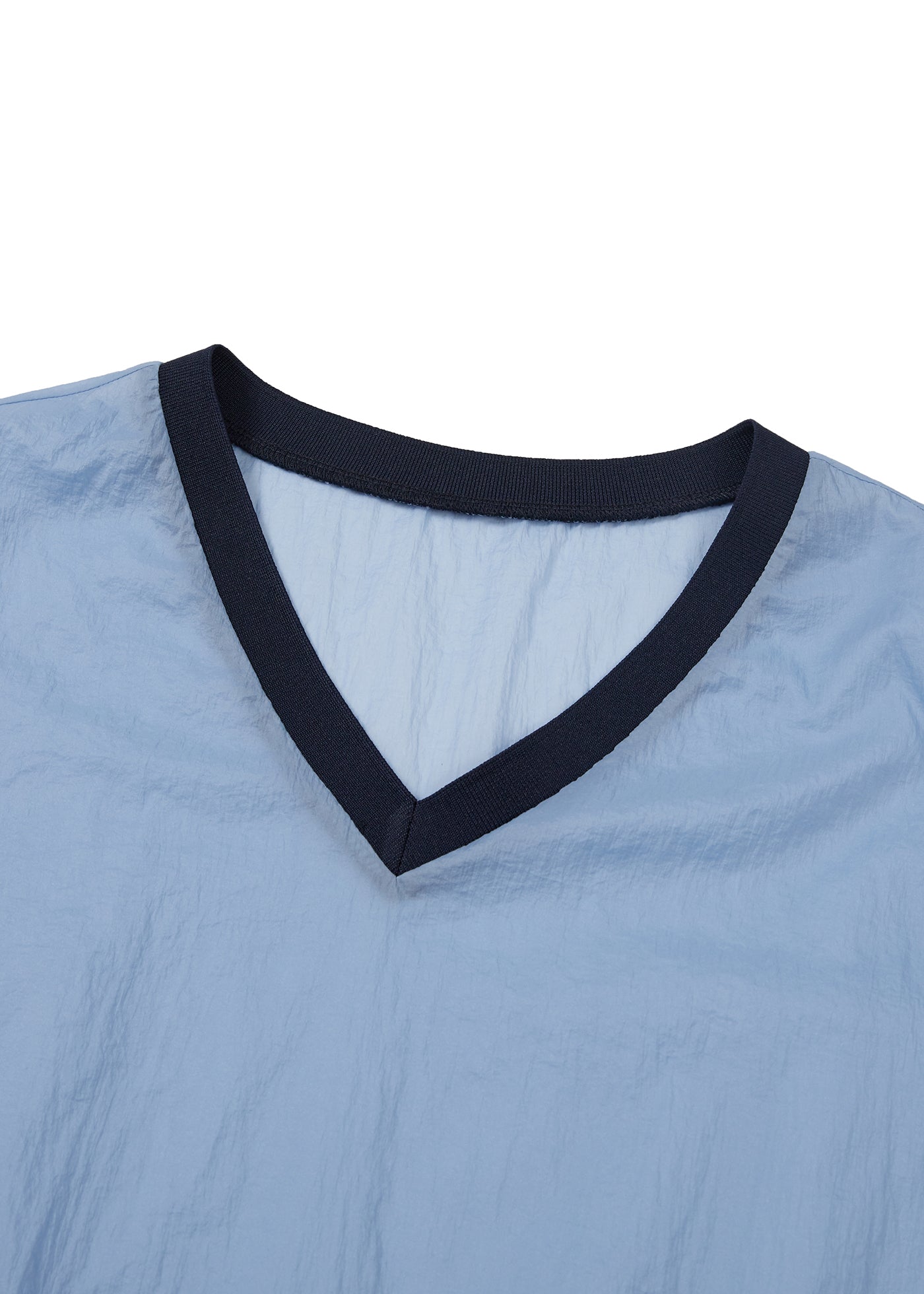 AIR LIGHT V-NECK TOP