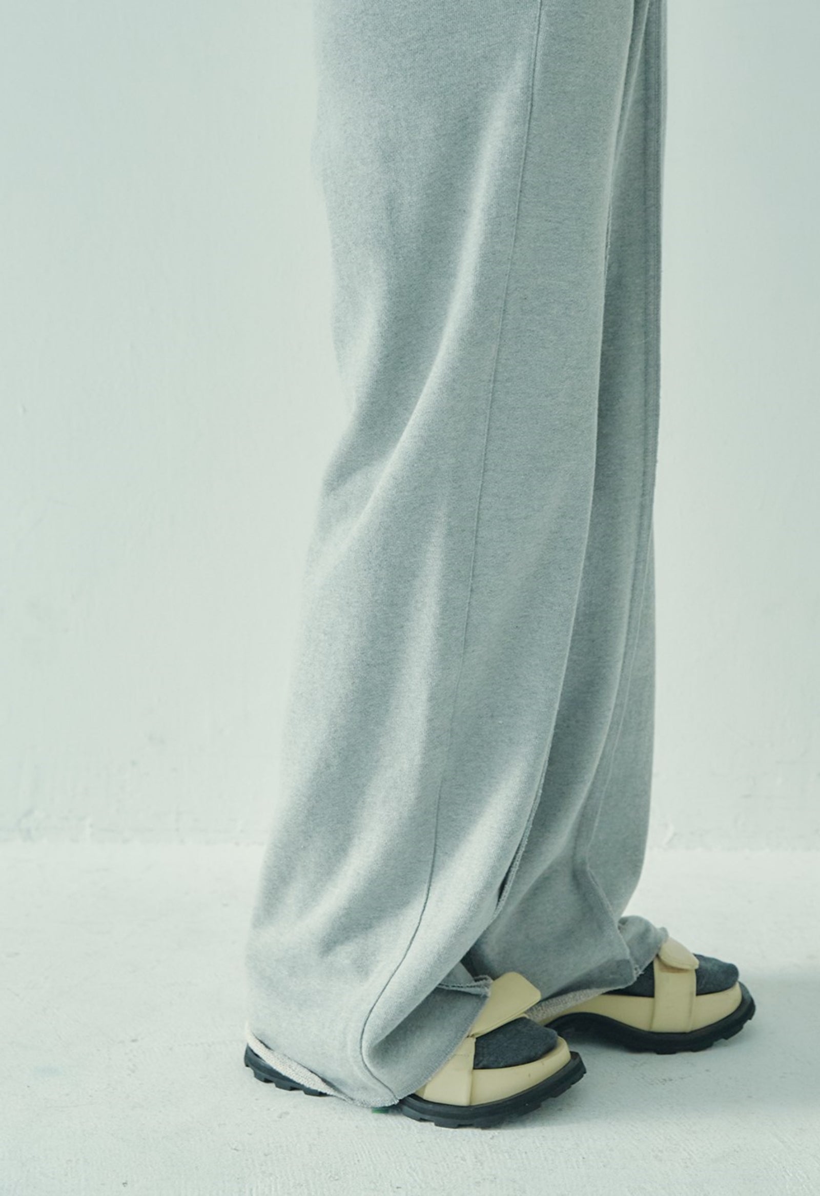 OUTSTITCH LINE SWEAT PANTS