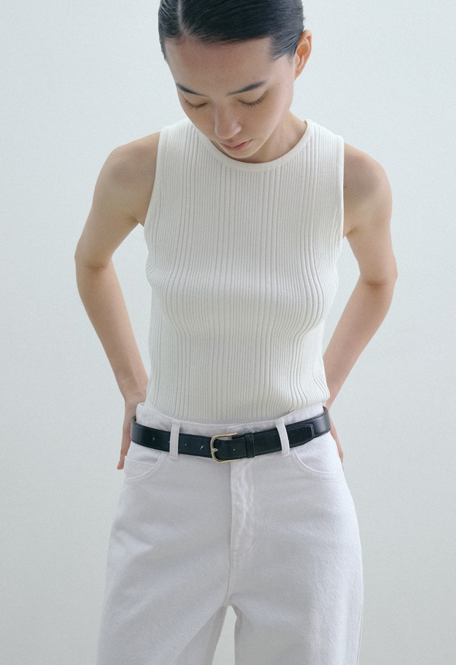 RIBBED SLIM SLEEVELESS TOP