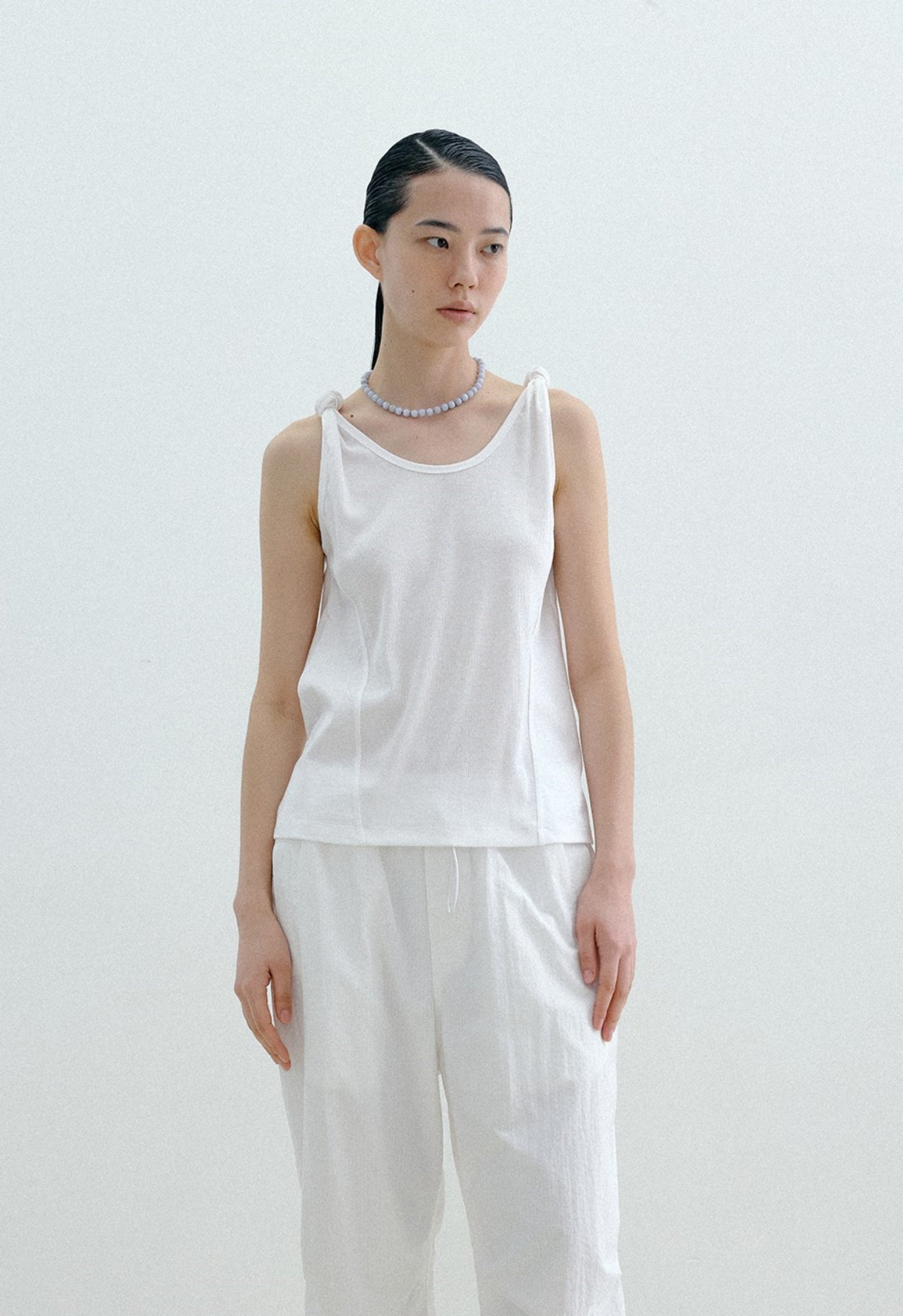 KNOT SLEEVELESS