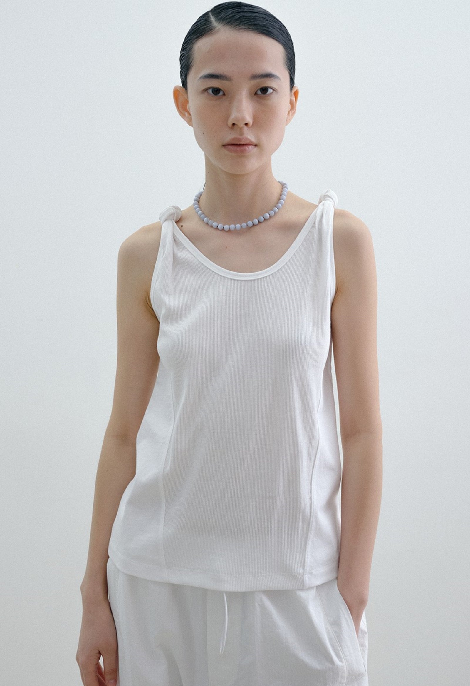 KNOT SLEEVELESS