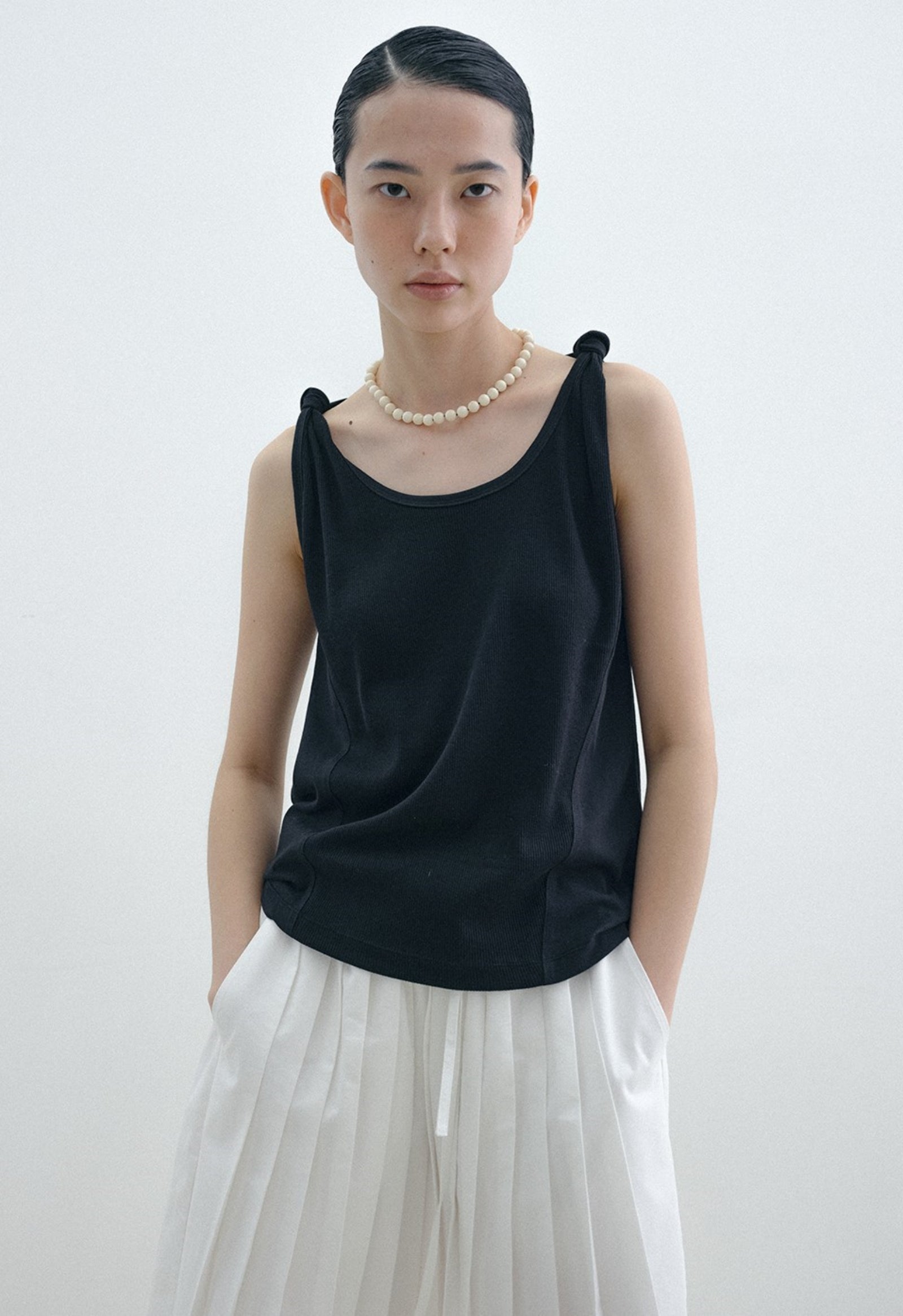 KNOT SLEEVELESS