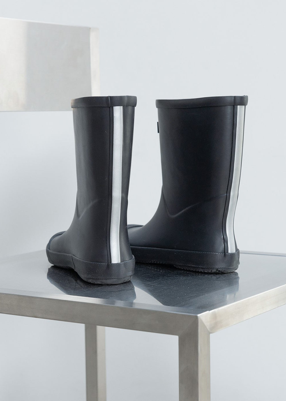 RUBBER RAIN BOOTS