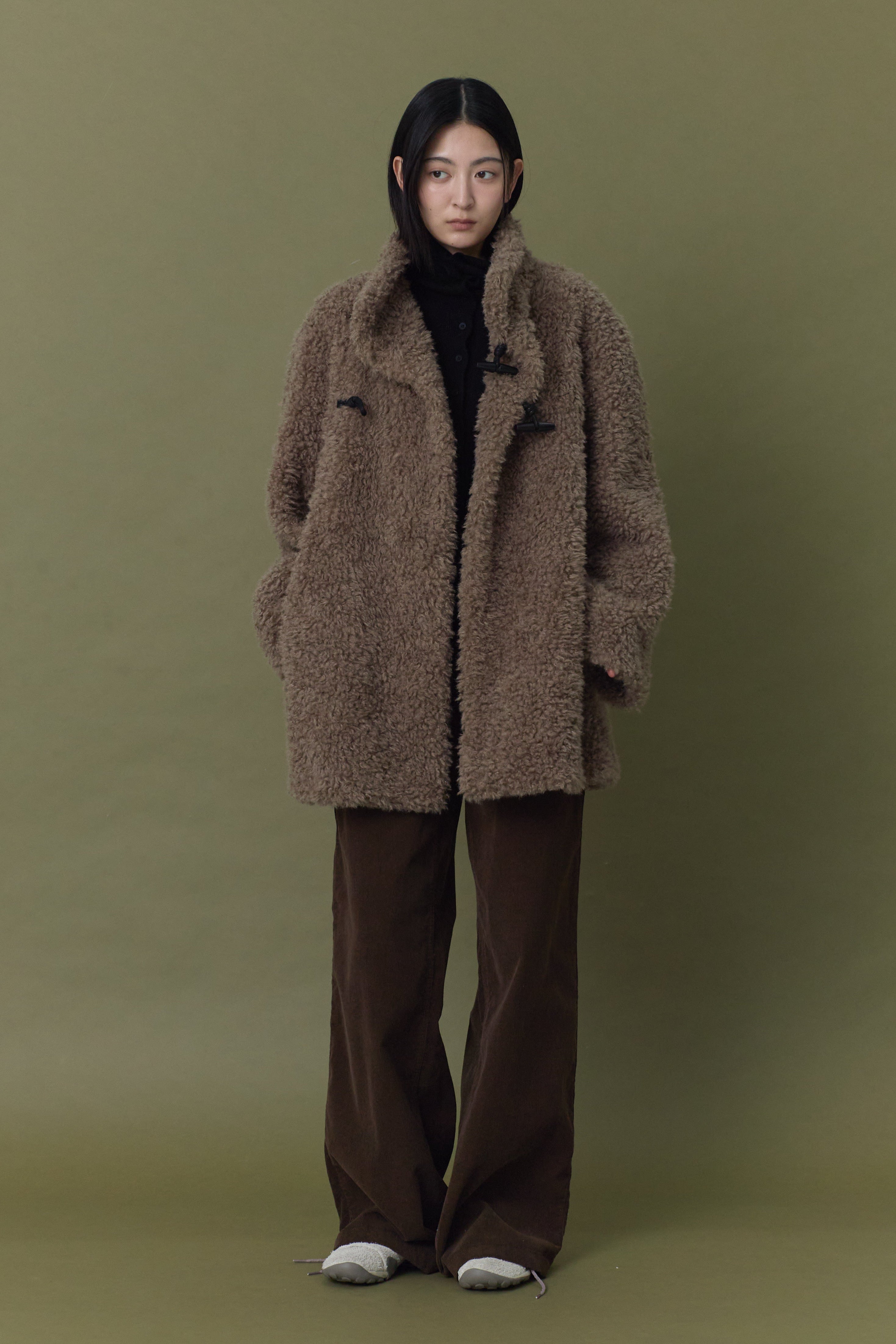 HIGH-NECK TOGGLE FUR COAT｜ハイネック エコファーコート｜GBH Japan