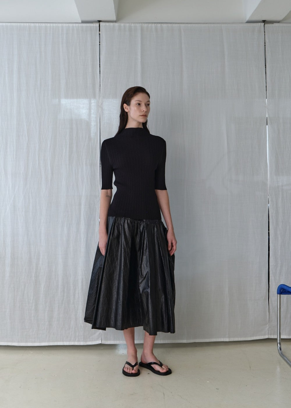 upload_20240925__APA3SK010BKS_04_unbalance Puckering skirt-black_5.jpg