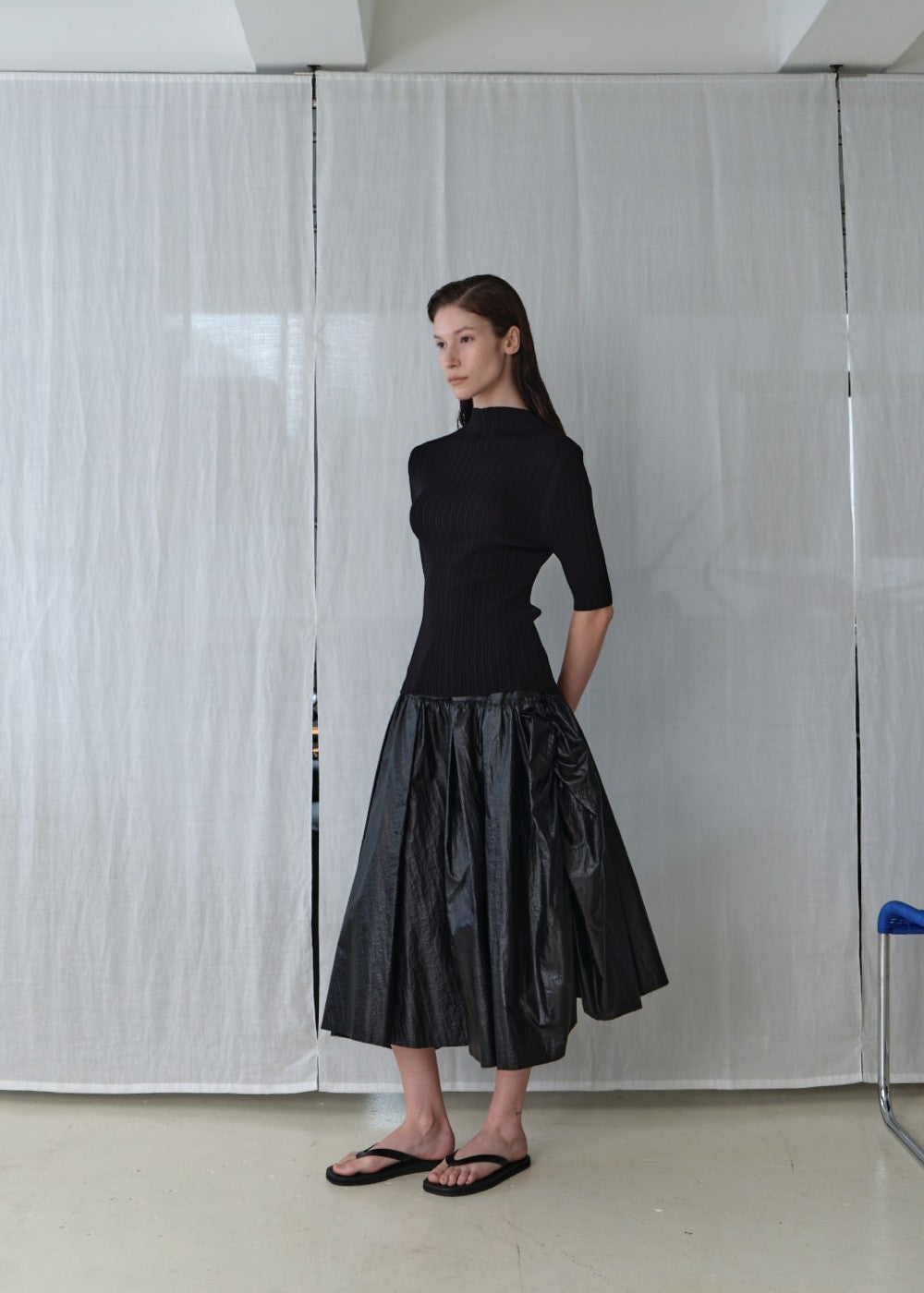 upload_20240925__APA3SK010BKS_05_unbalance Puckering skirt-black_6.jpg