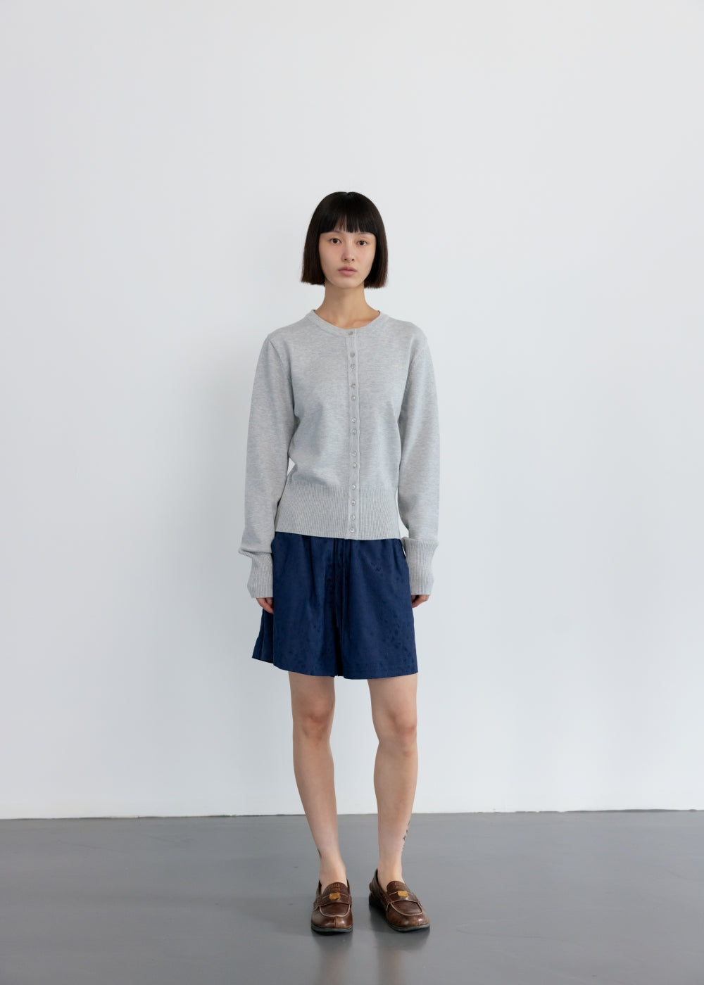 upload_20250124_APA3CD010CGFF_07_완_BUTTON CARDIGAN_COOL GREY_2.jpg