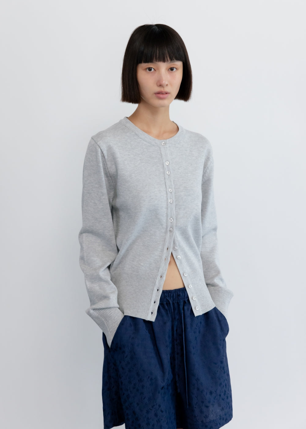 upload_20250124_APA3CD010CGFF_13_완_BUTTON CARDIGAN_COOL GREY_9.jpg