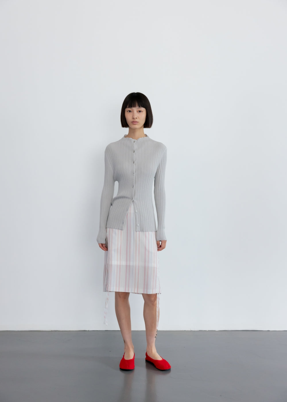 upload_20250124_APA3CD040LGFF_09_완_MOCK-NECK PLEATS CARDIGAN_LIGHT GREY_3.jpg