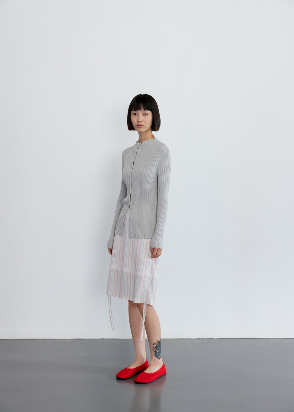 upload_20250124_APA3CD040LGFF_10_완_MOCK-NECK PLEATS CARDIGAN_LIGHT GREY_4.jpg