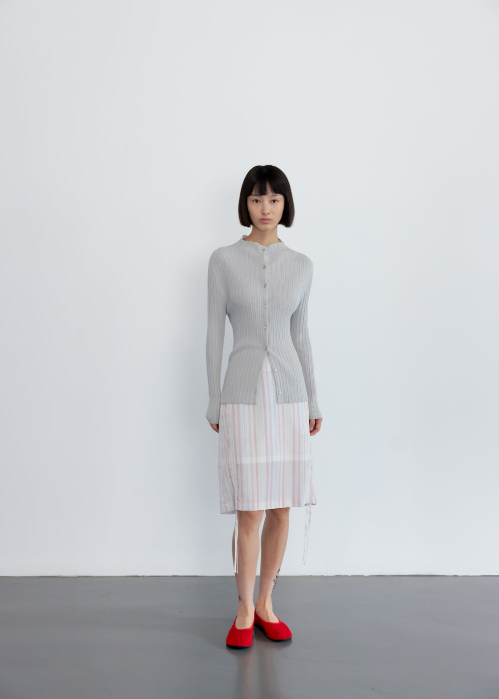 upload_20250124_APA3CD040LGFF_15_완_MOCK-NECK PLEATS CARDIGAN_LIGHT GREY_9.jpg