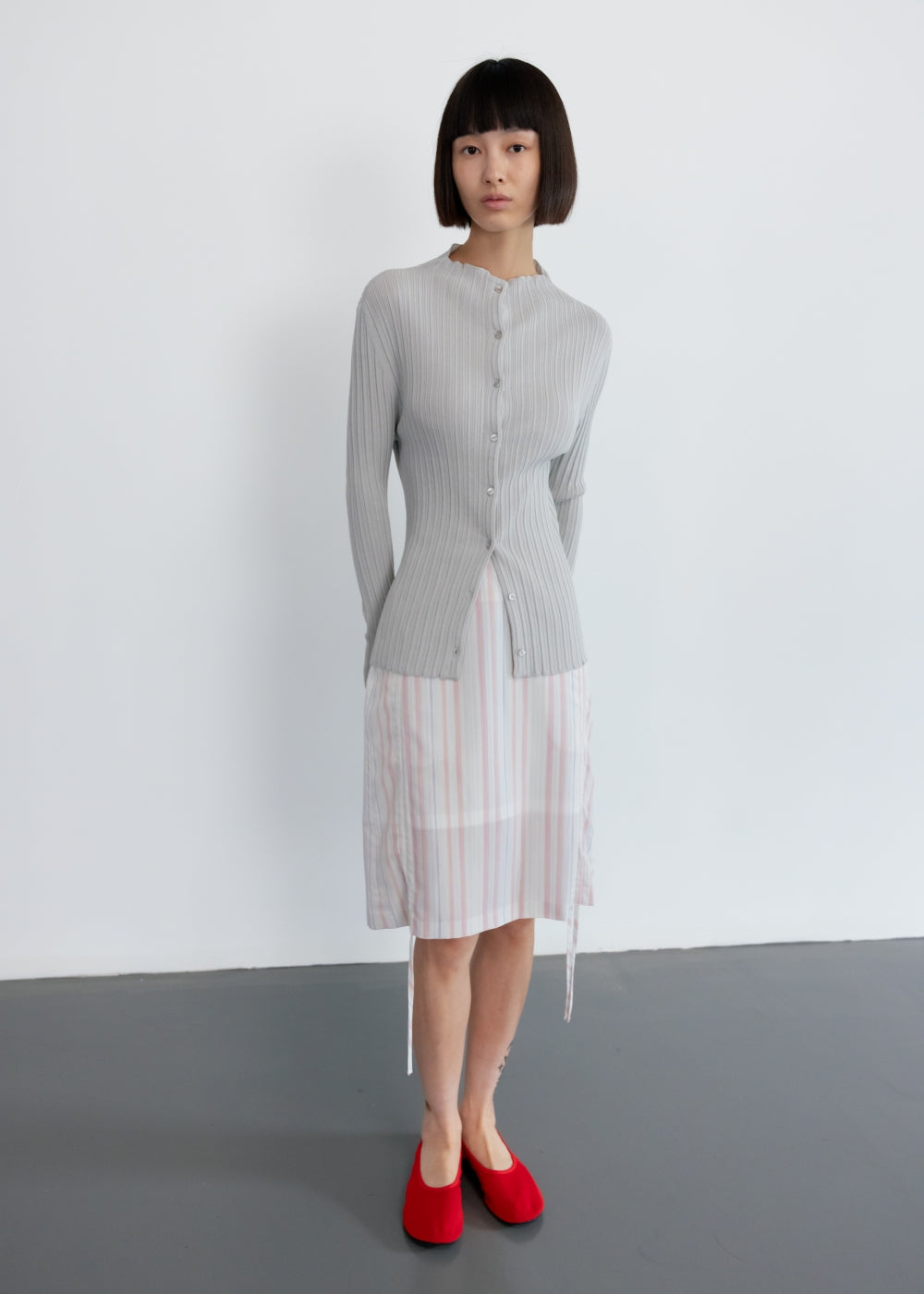 upload_20250124_APA3CD040LGFF_16_완_MOCK-NECK PLEATS CARDIGAN_LIGHT GREY_10.jpg