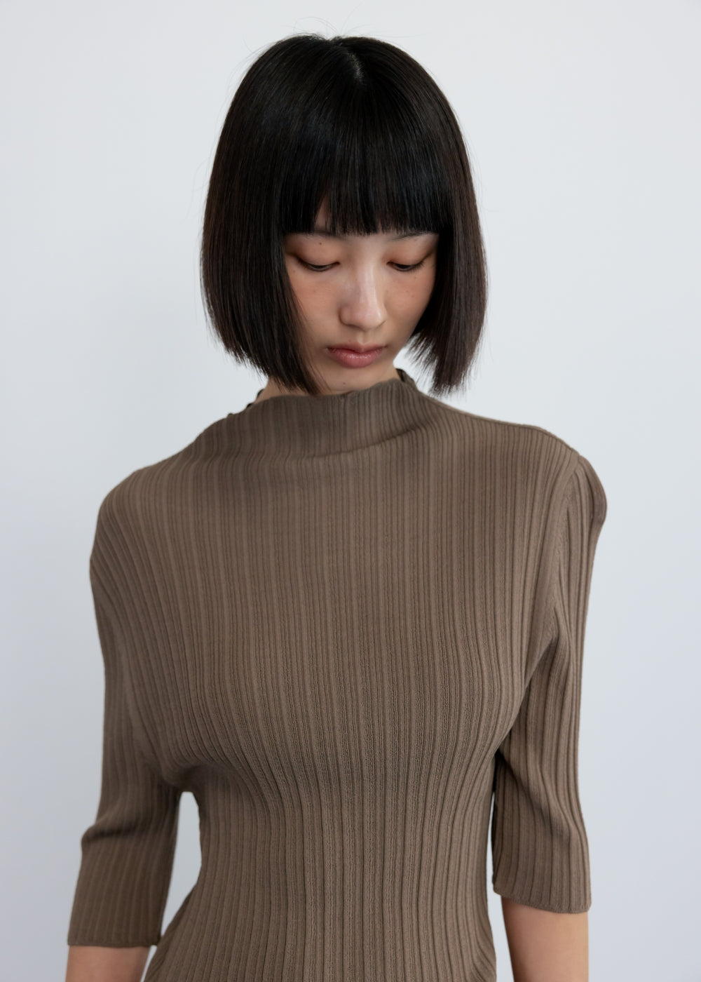 upload_20250124_APA3TP010CCFF_13_완_SLIM PLEATS TOP_COCOA_8.jpg