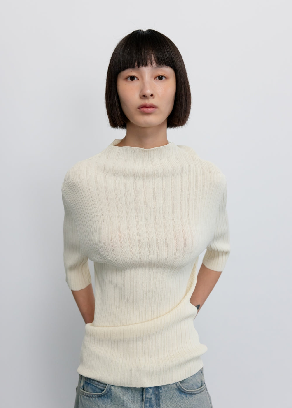 upload_20250124_APA3TP010CRFF_06_완_SLIM PLEATS TOP_CREAM_1.jpg