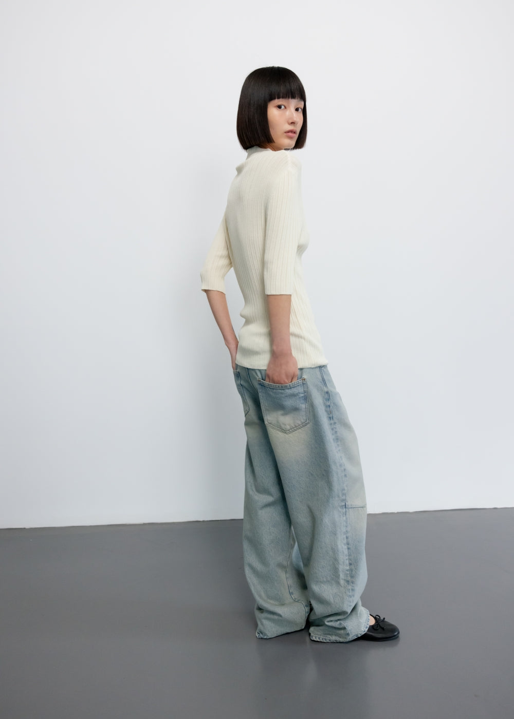 upload_20250124_APA3TP010CRFF_10_완_SLIM PLEATS TOP_CREAM_5.jpg