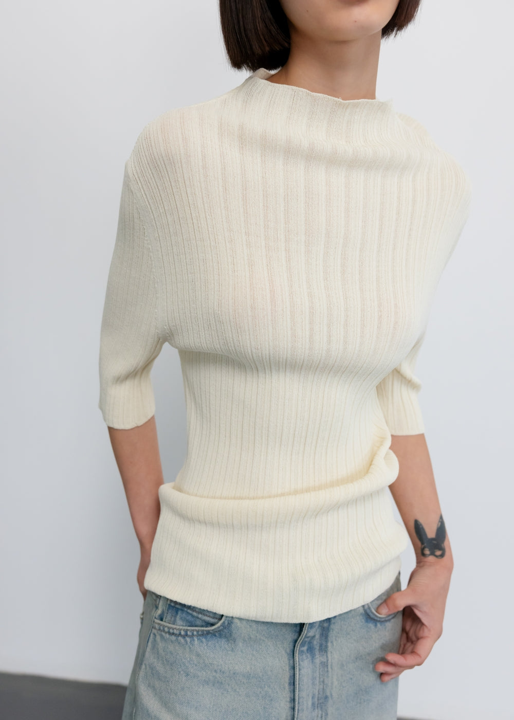 upload_20250124_APA3TP010CRFF_11_완_SLIM PLEATS TOP_CREAM_6.jpg