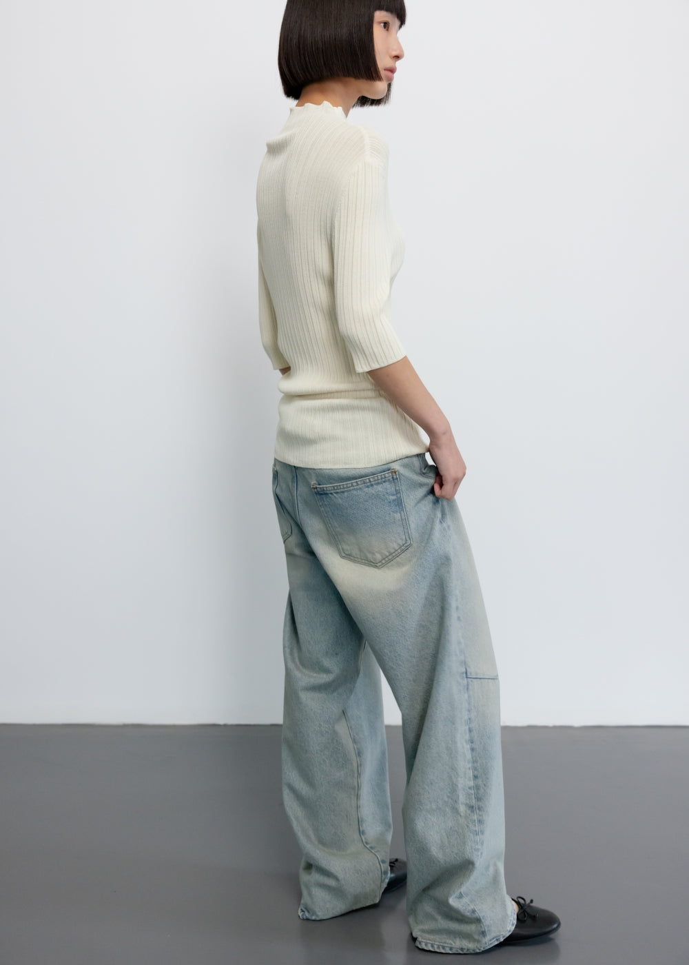 upload_20250124_APA3TP010CRFF_13_완_SLIM PLEATS TOP_CREAM_8.jpg